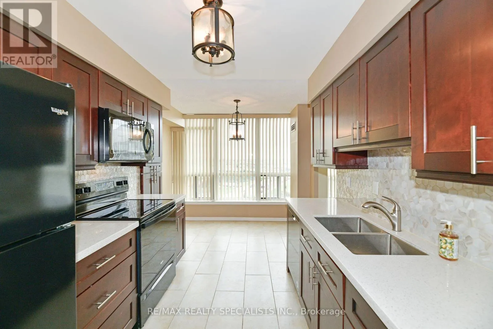 1112 - 10 LAURELCREST STREET