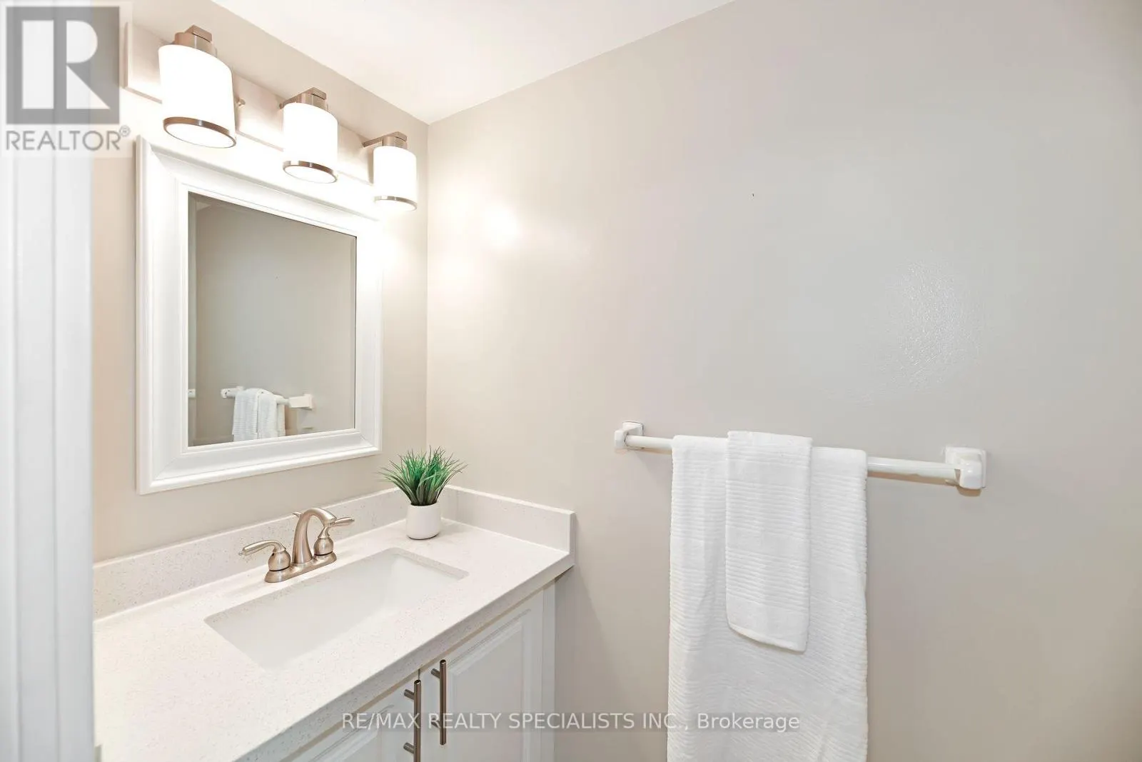 1112 - 10 LAURELCREST STREET