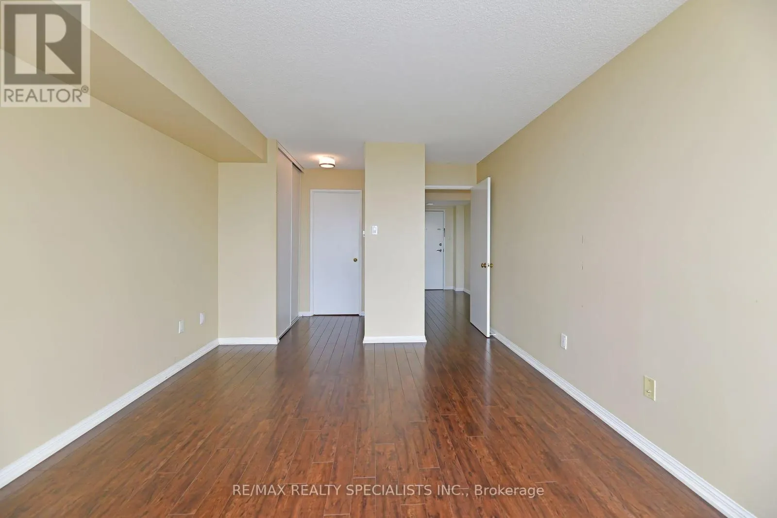 1112 - 10 LAURELCREST STREET
