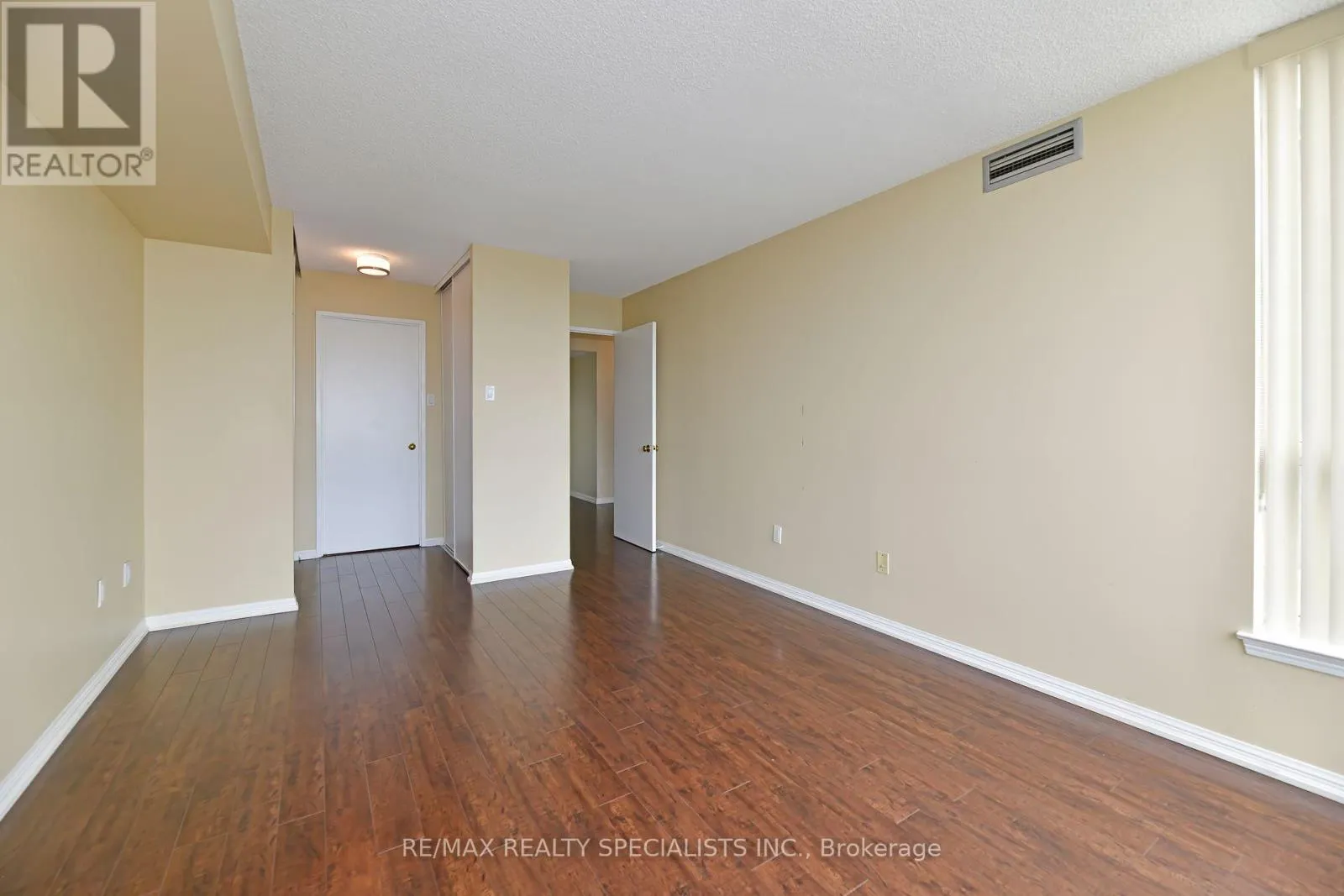 1112 - 10 LAURELCREST STREET
