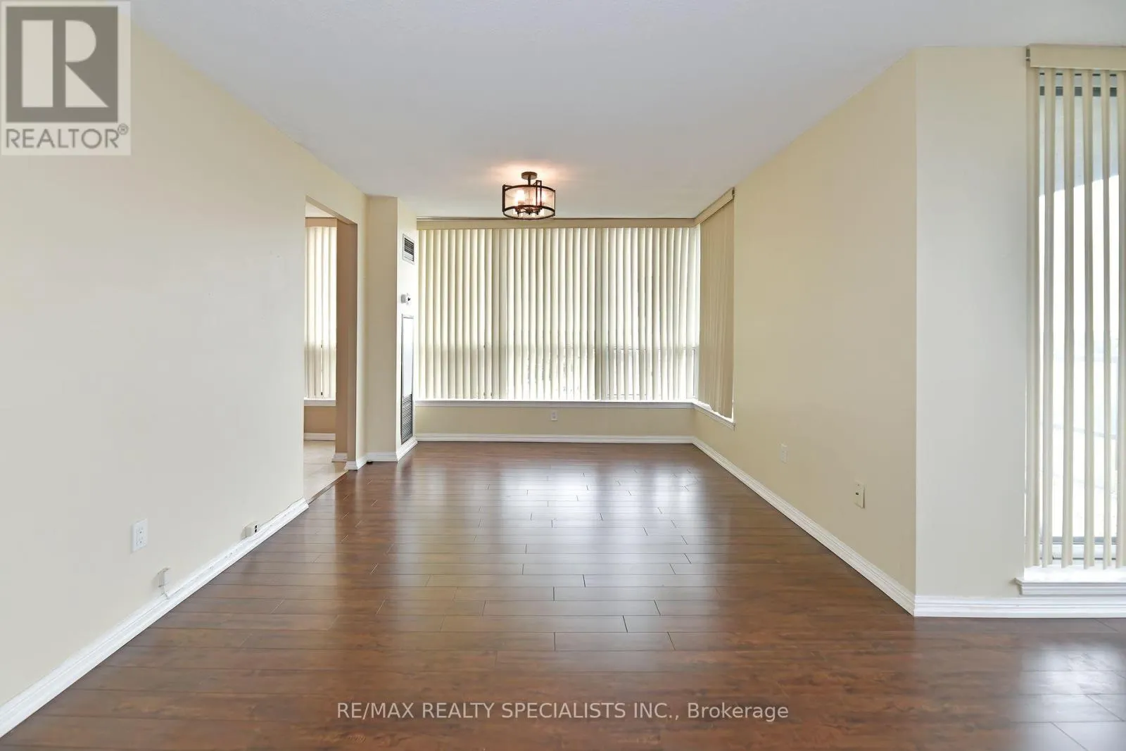 1112 - 10 LAURELCREST STREET