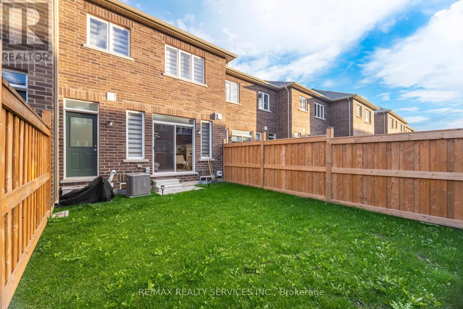 29 BENHURST CRESCENT