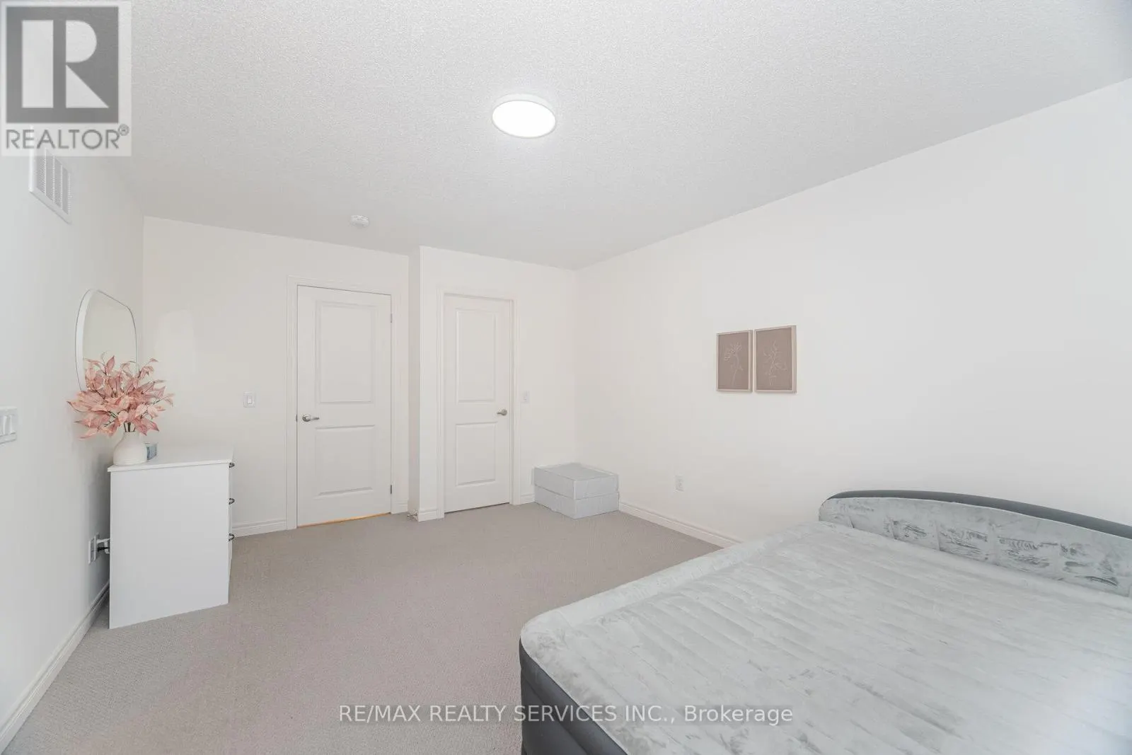 29 BENHURST CRESCENT