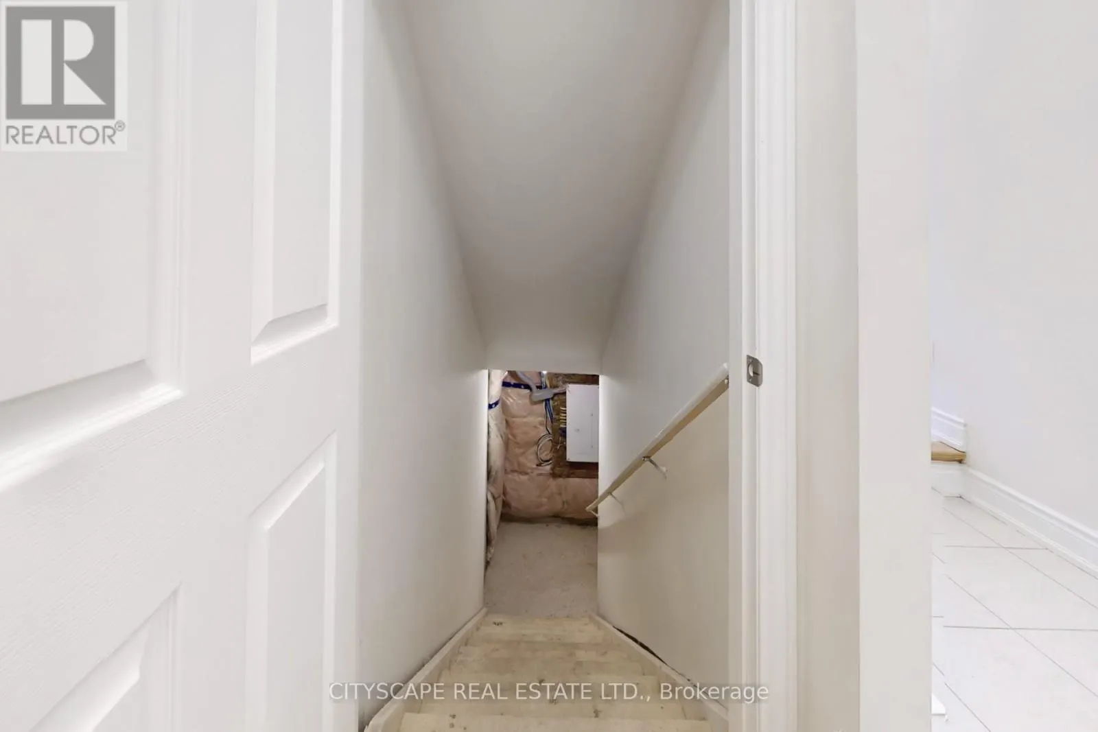 6 MARVIN AVENUE