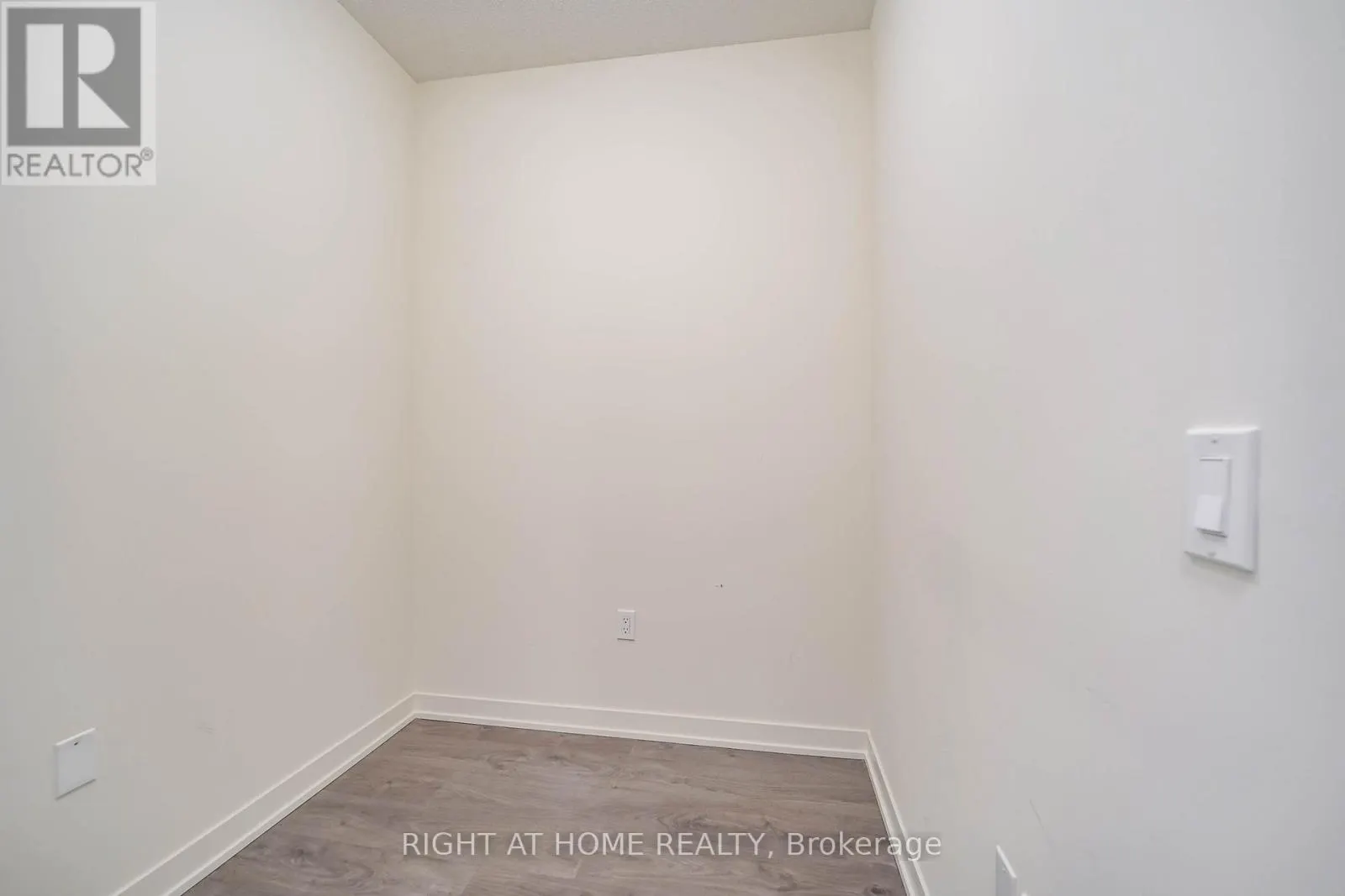 3001 - 38 ANNIE CRAIG DRIVE