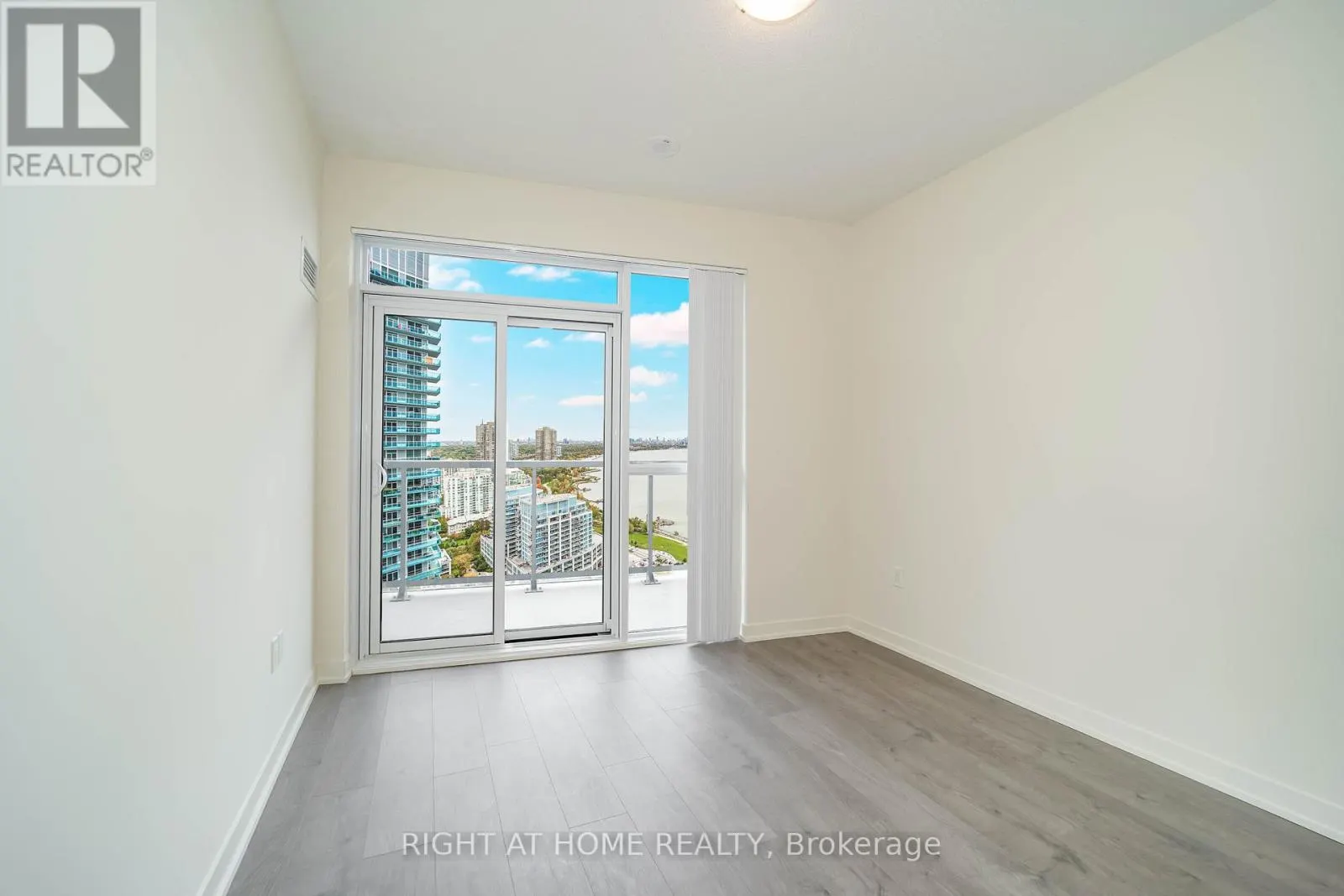 3001 - 38 ANNIE CRAIG DRIVE