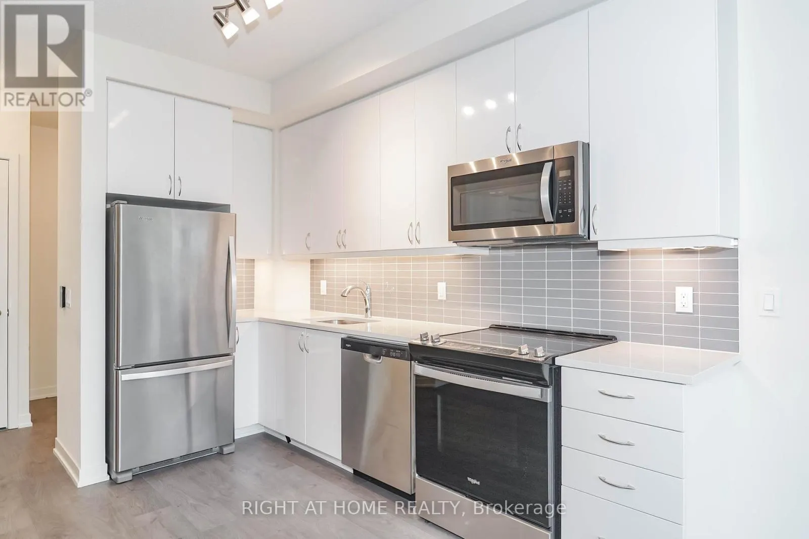 3001 - 38 ANNIE CRAIG DRIVE