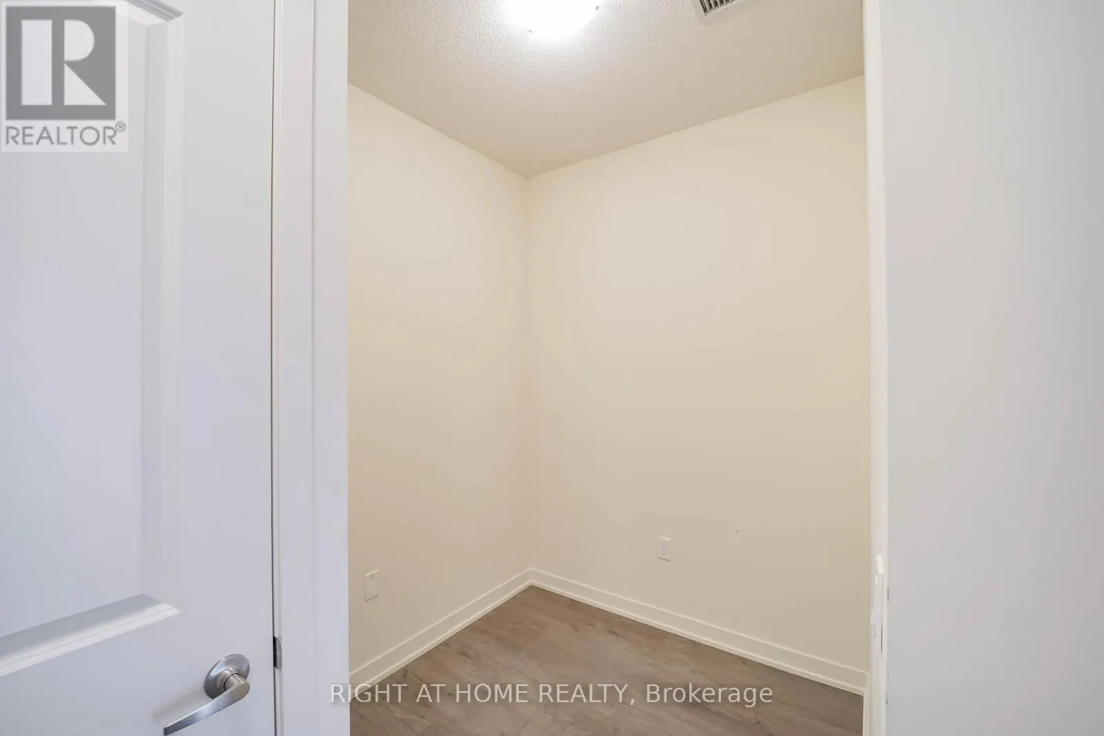 3001 - 38 ANNIE CRAIG DRIVE