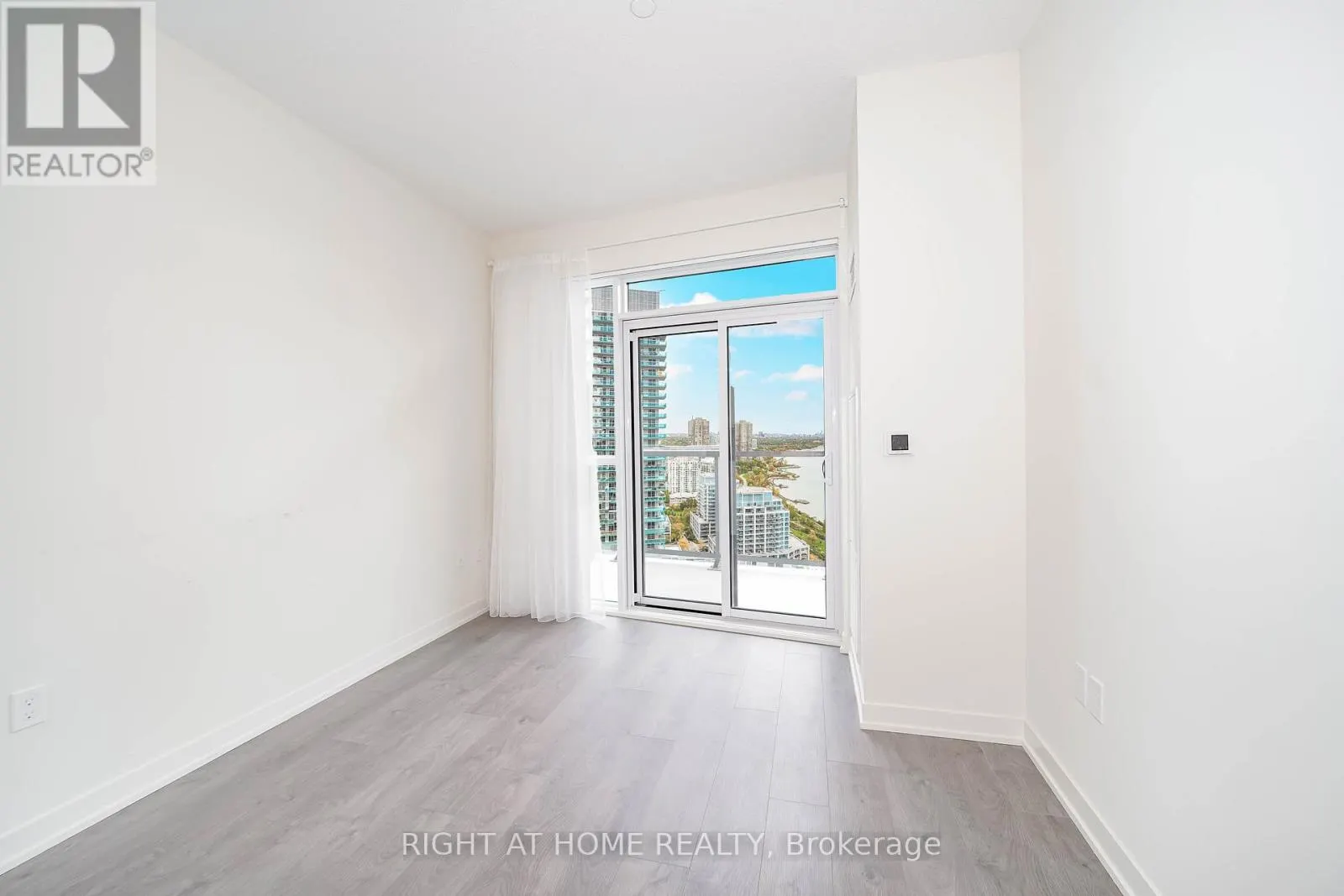 3001 - 38 ANNIE CRAIG DRIVE