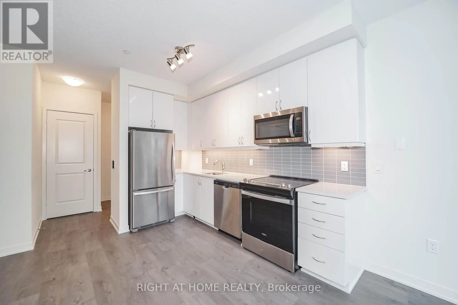 3001 - 38 ANNIE CRAIG DRIVE