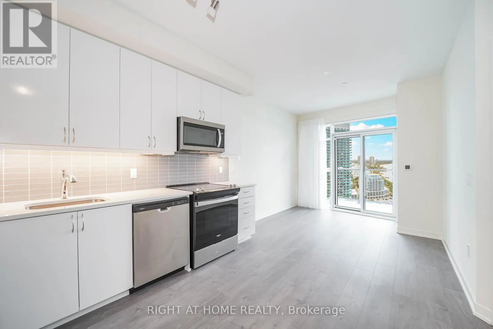 3001 - 38 ANNIE CRAIG DRIVE