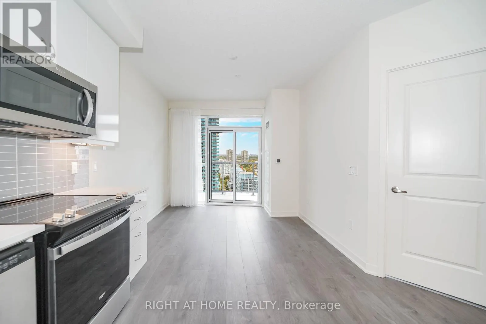 3001 - 38 ANNIE CRAIG DRIVE