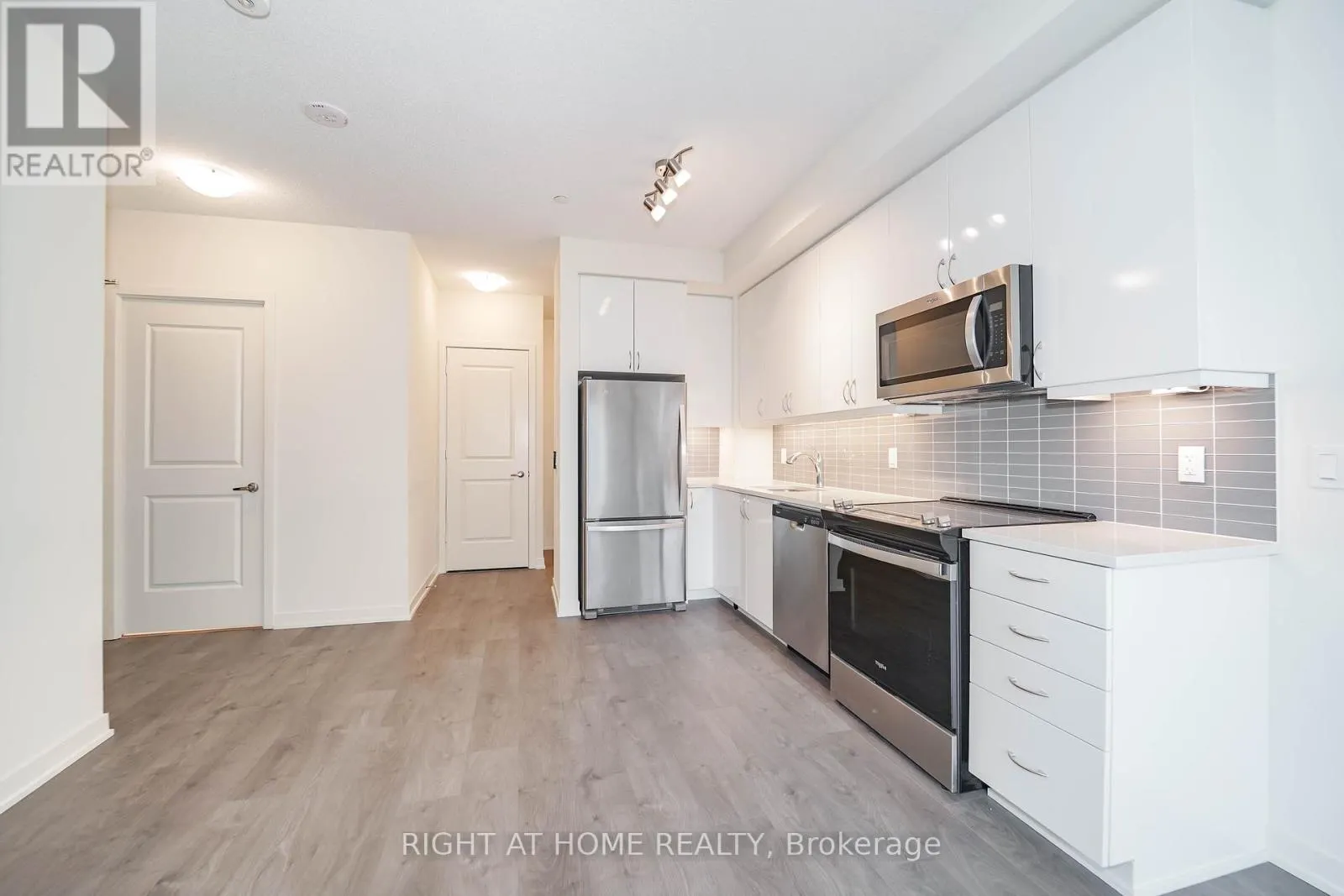 3001 - 38 ANNIE CRAIG DRIVE