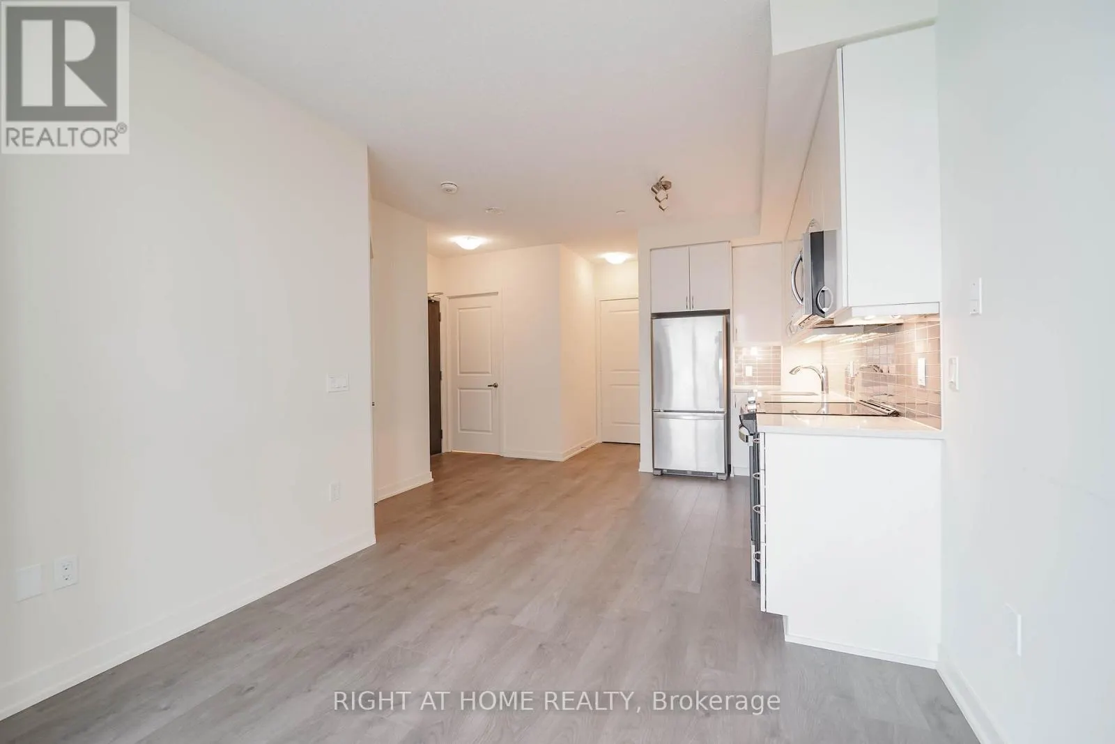 3001 - 38 ANNIE CRAIG DRIVE