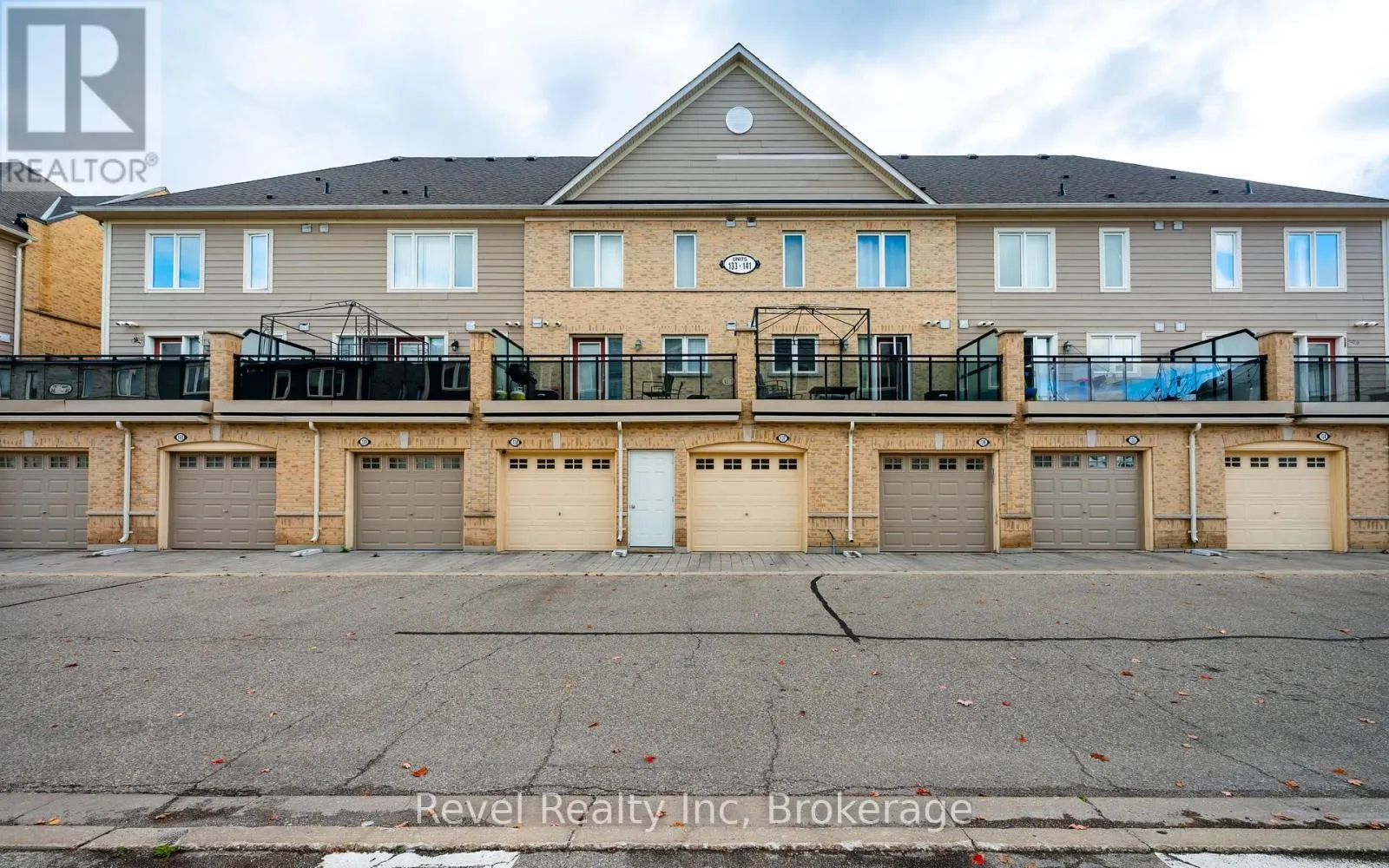 137 - 60 FAIRWOOD CIRCLE, #137