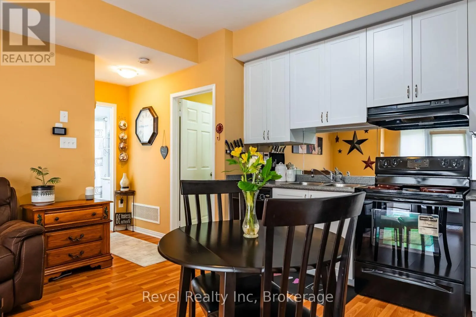 137 - 60 FAIRWOOD CIRCLE, #137