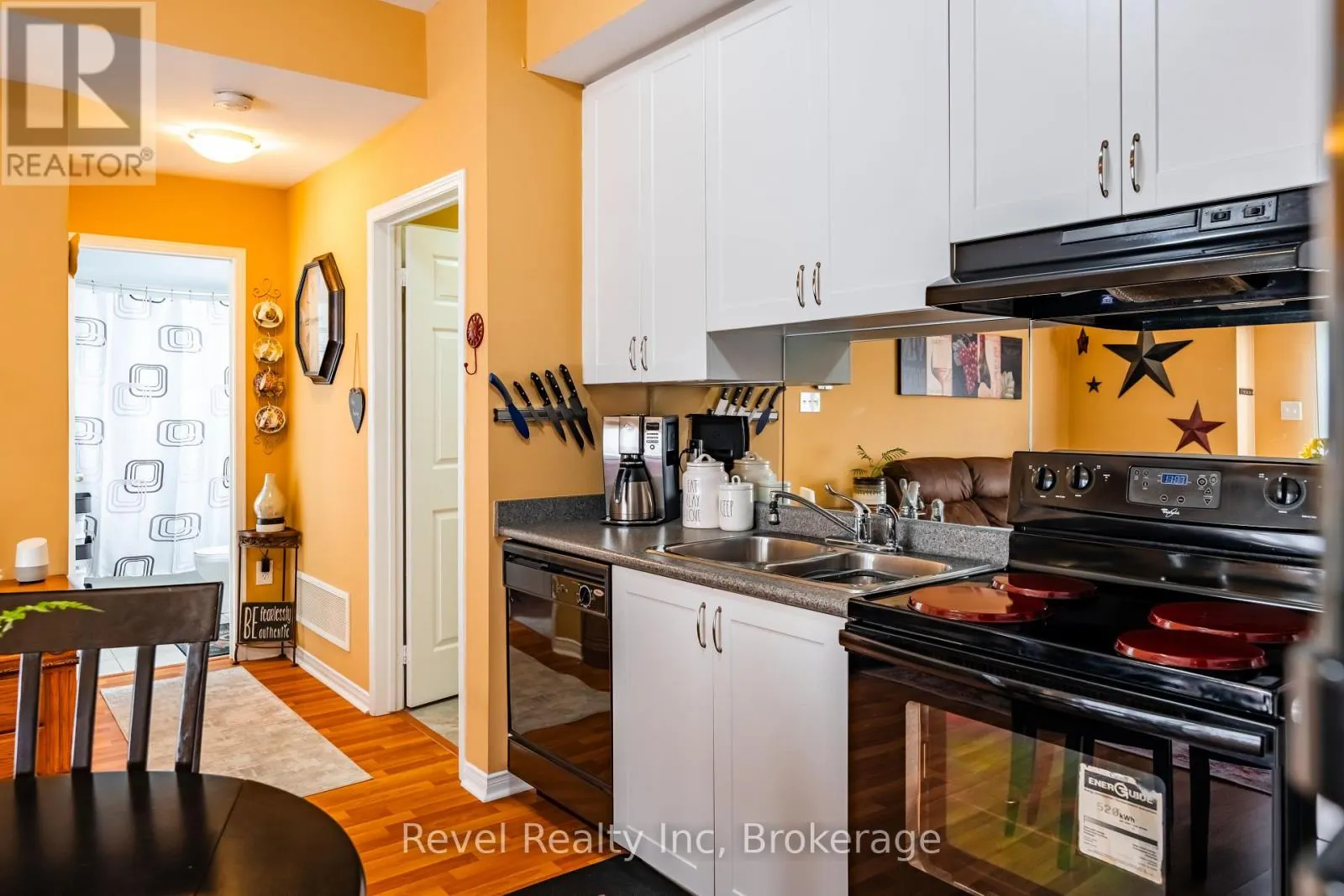 137 - 60 FAIRWOOD CIRCLE, #137