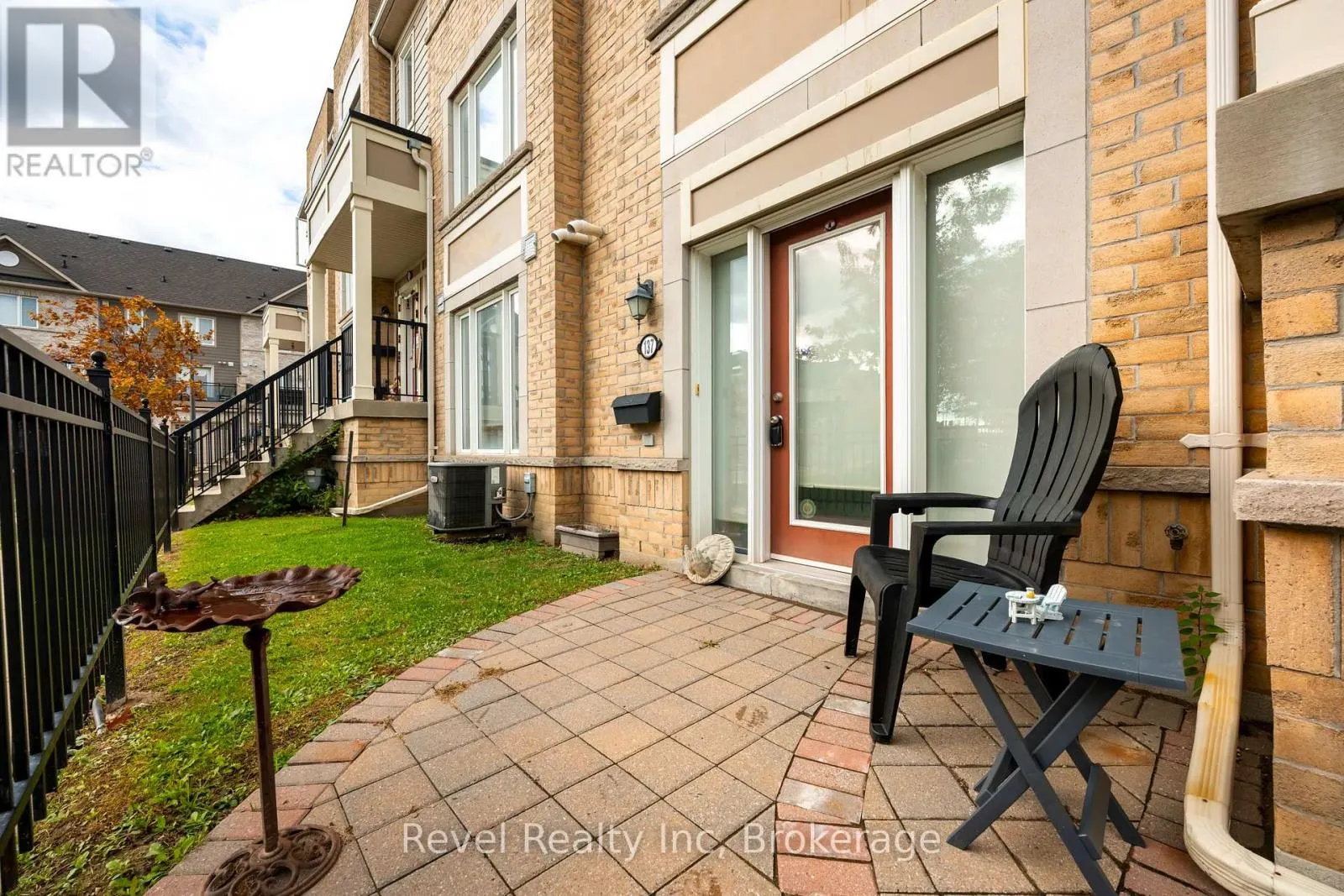 137 - 60 FAIRWOOD CIRCLE, #137
