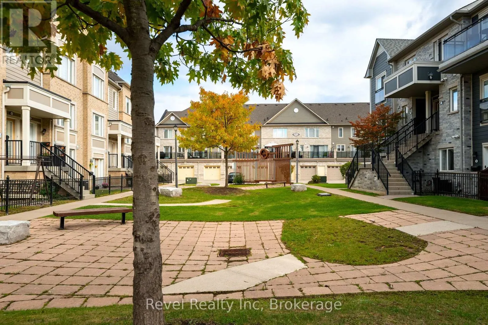 137 - 60 FAIRWOOD CIRCLE, #137