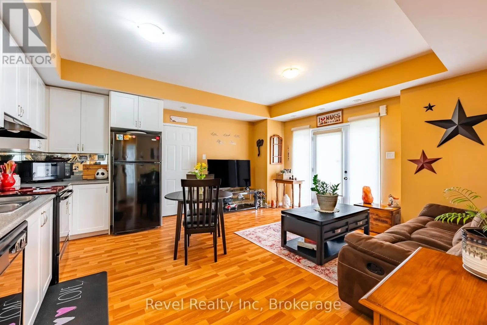 137 - 60 FAIRWOOD CIRCLE, #137