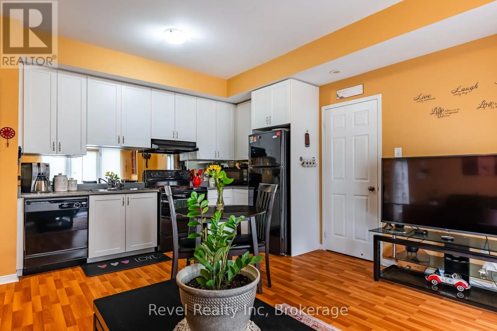 137 - 60 FAIRWOOD CIRCLE, #137