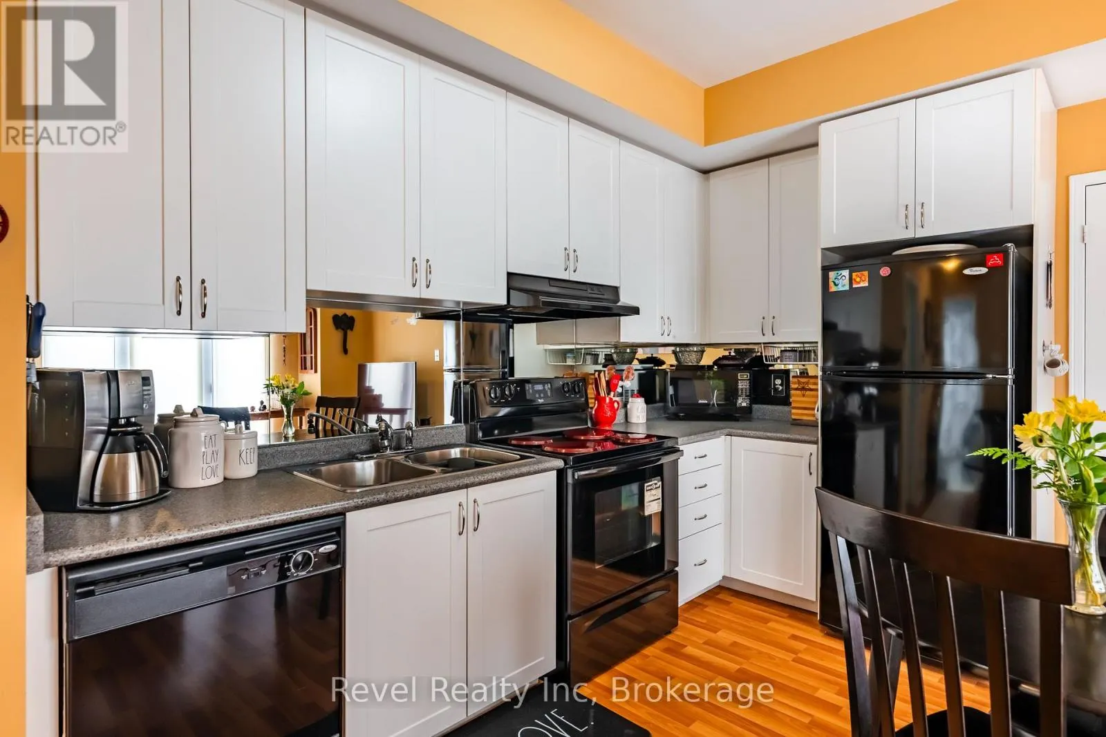 137 - 60 FAIRWOOD CIRCLE, #137