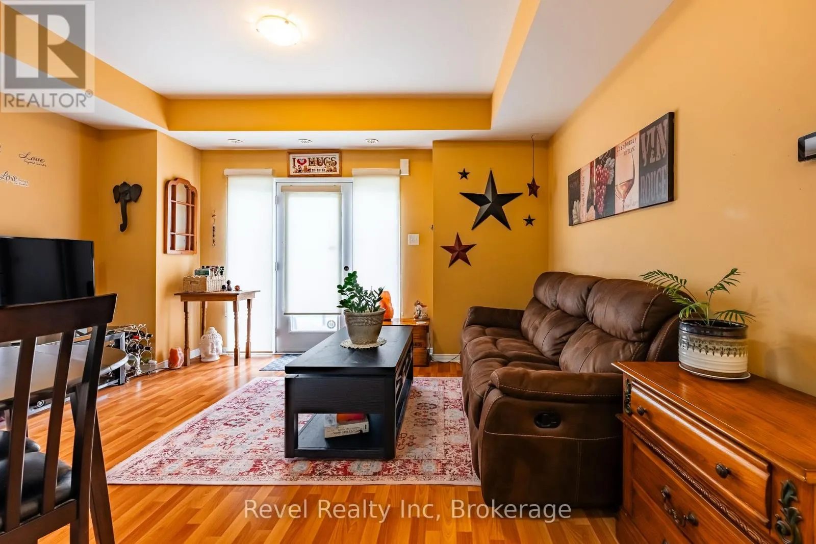 137 - 60 FAIRWOOD CIRCLE, #137