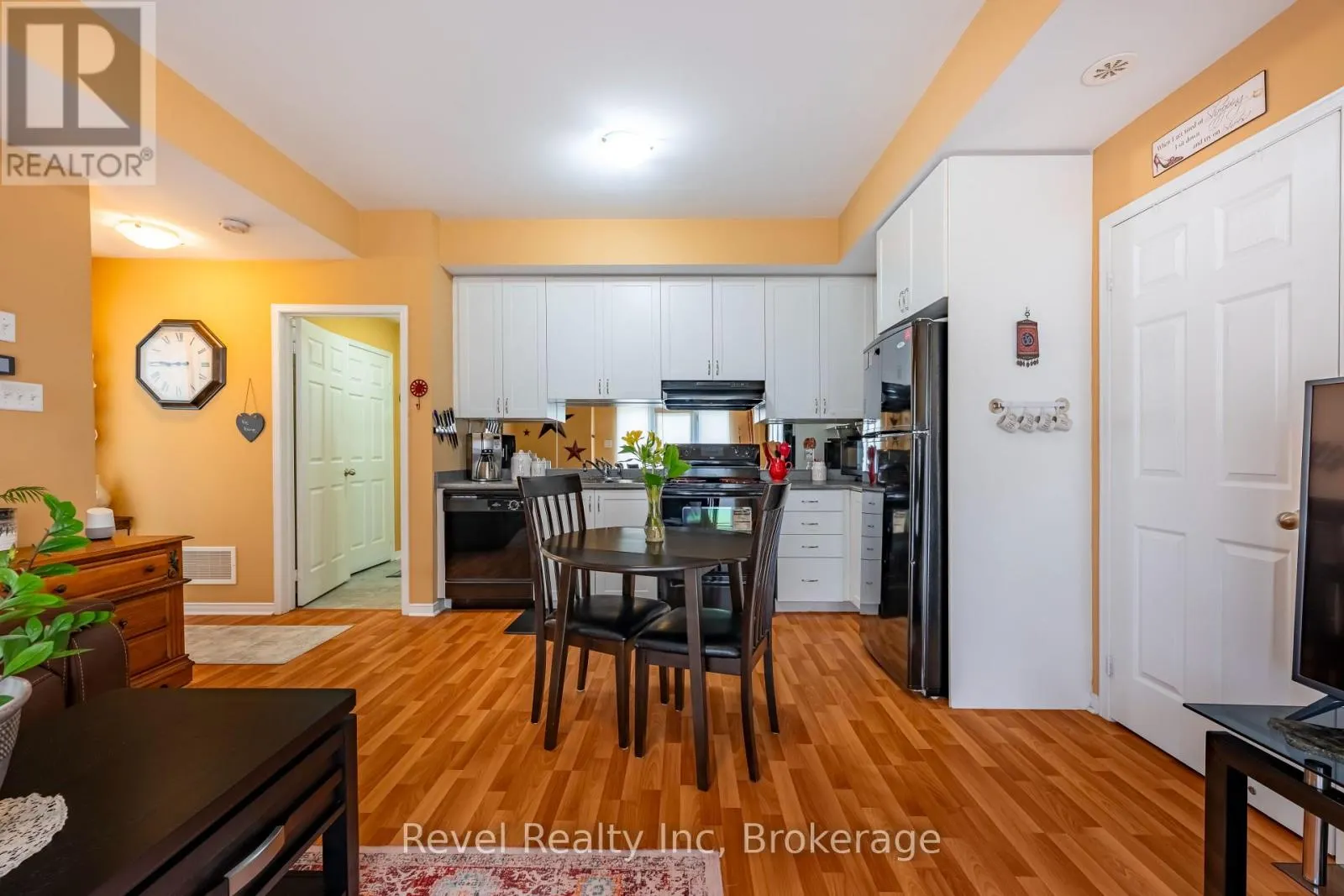 137 - 60 FAIRWOOD CIRCLE, #137