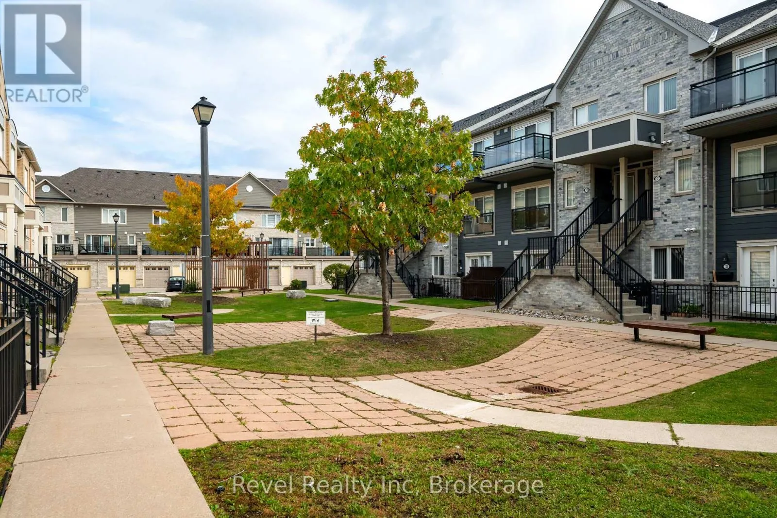 137 - 60 FAIRWOOD CIRCLE, #137