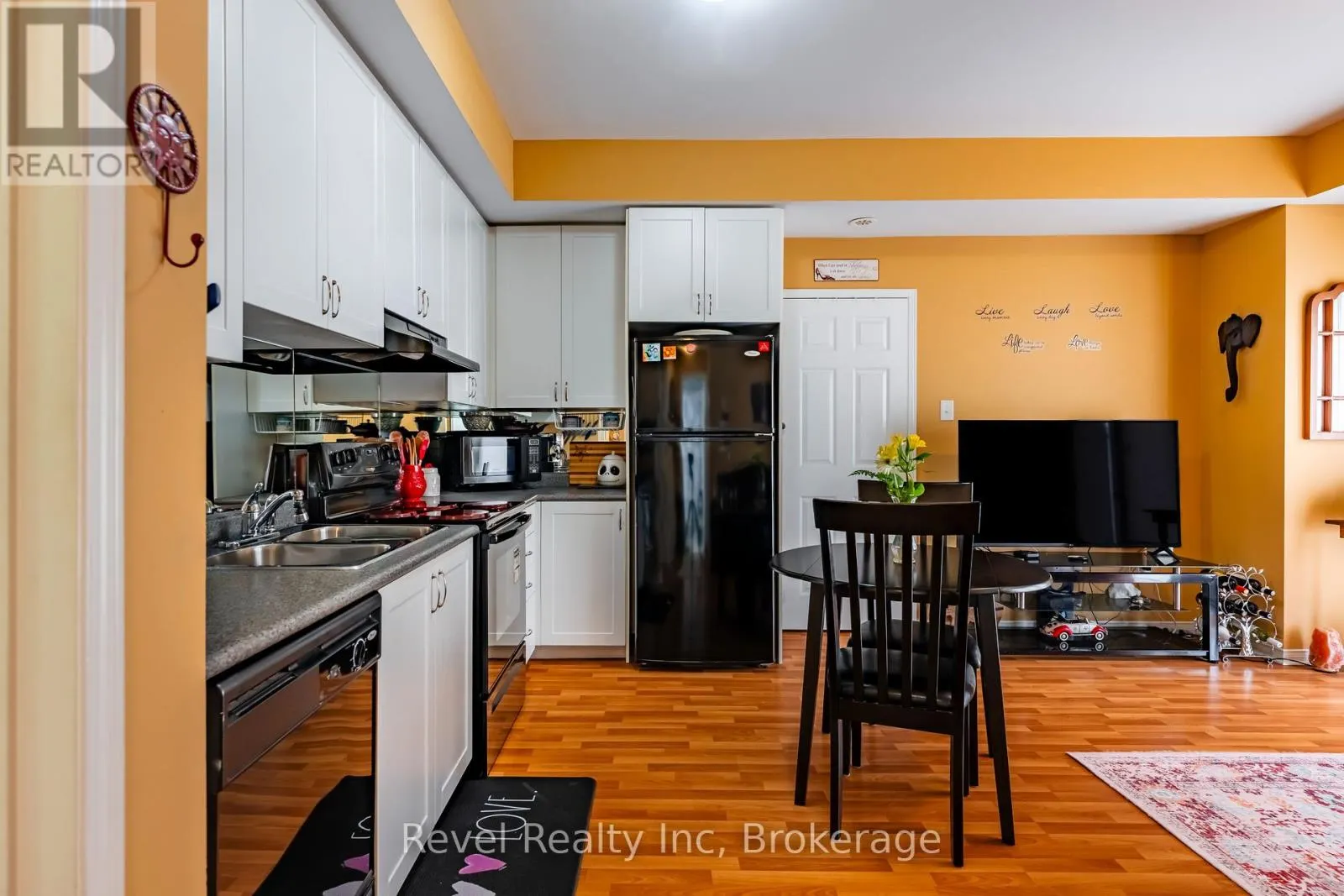 137 - 60 FAIRWOOD CIRCLE, #137