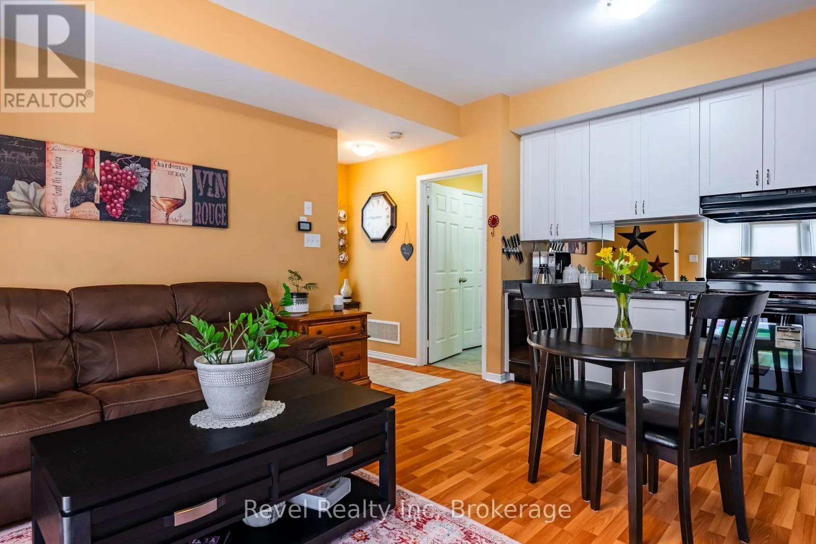 137 - 60 FAIRWOOD CIRCLE, #137