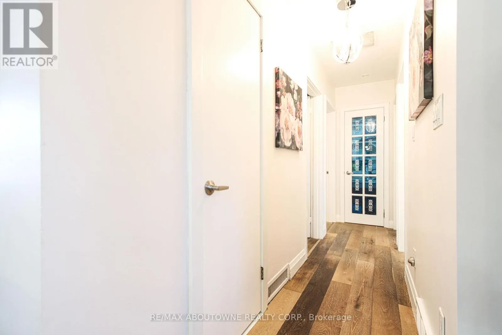 2105 MAPLEWOOD DRIVE