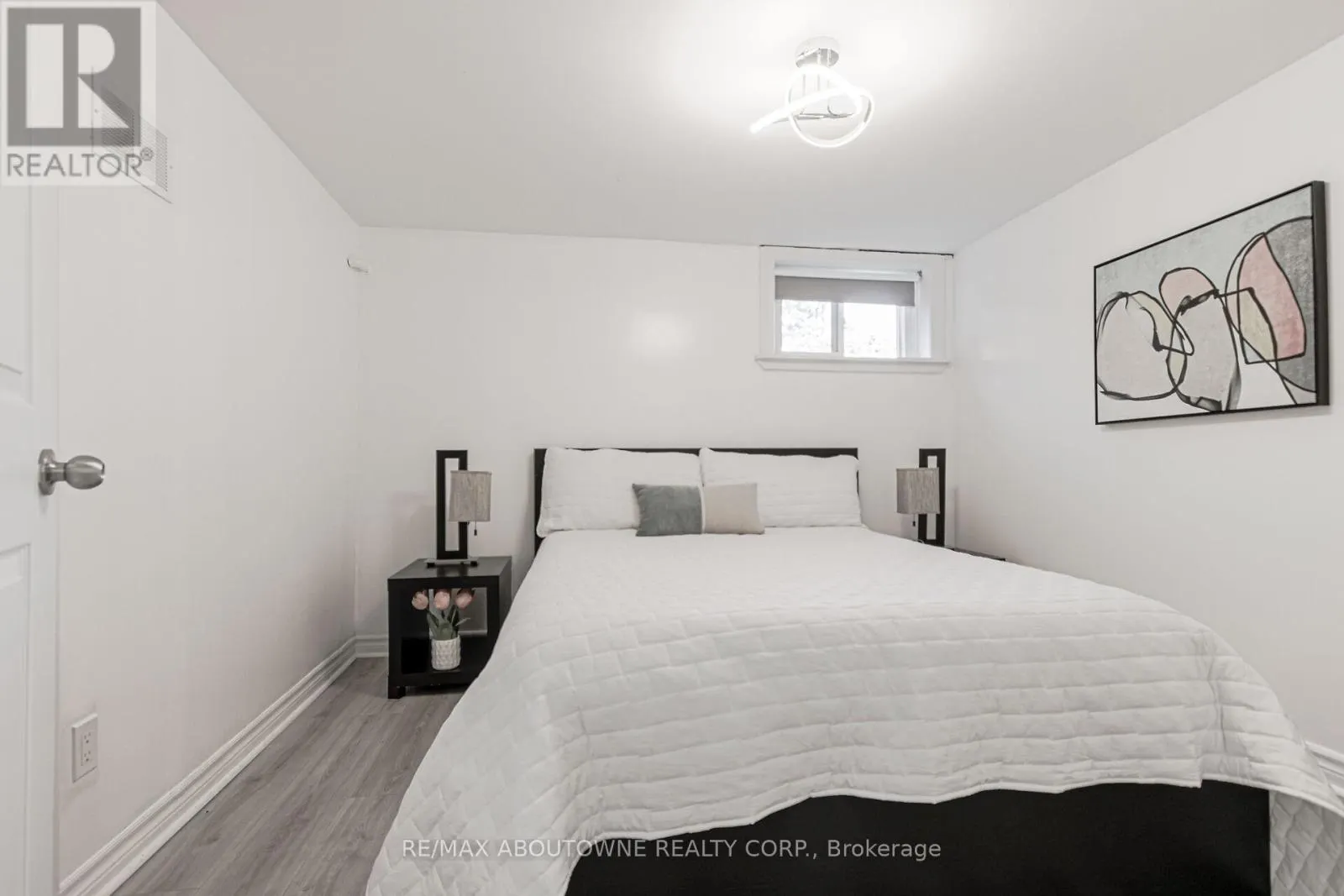 2105 MAPLEWOOD DRIVE