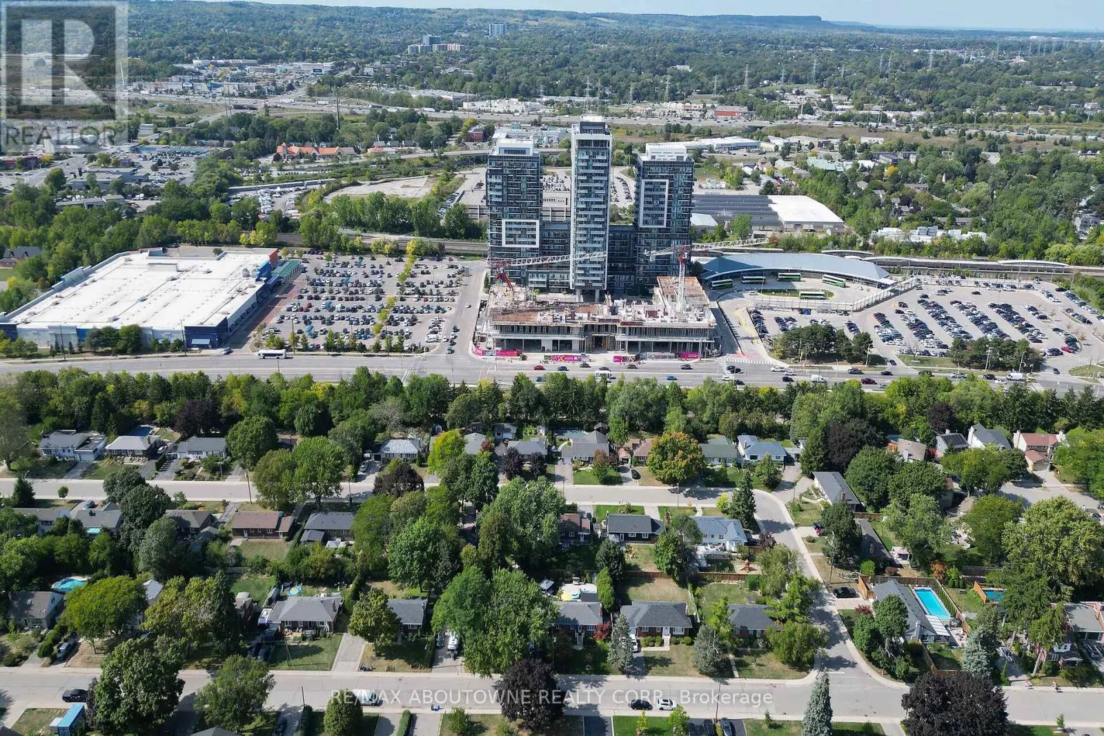 2105 MAPLEWOOD DRIVE