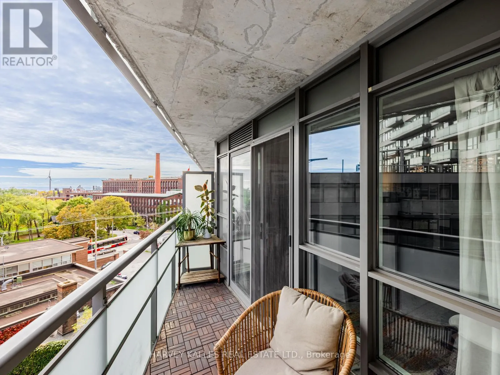 703 - 38 JOE SHUSTER WAY