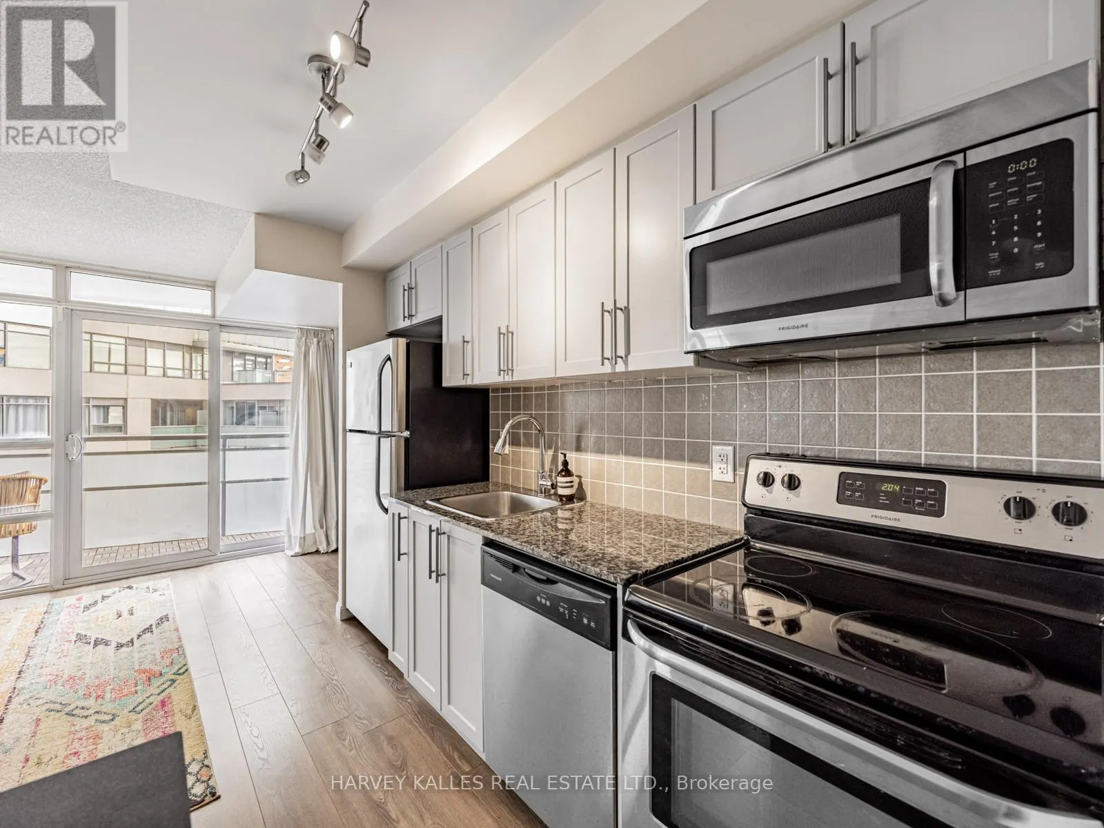 703 - 38 JOE SHUSTER WAY