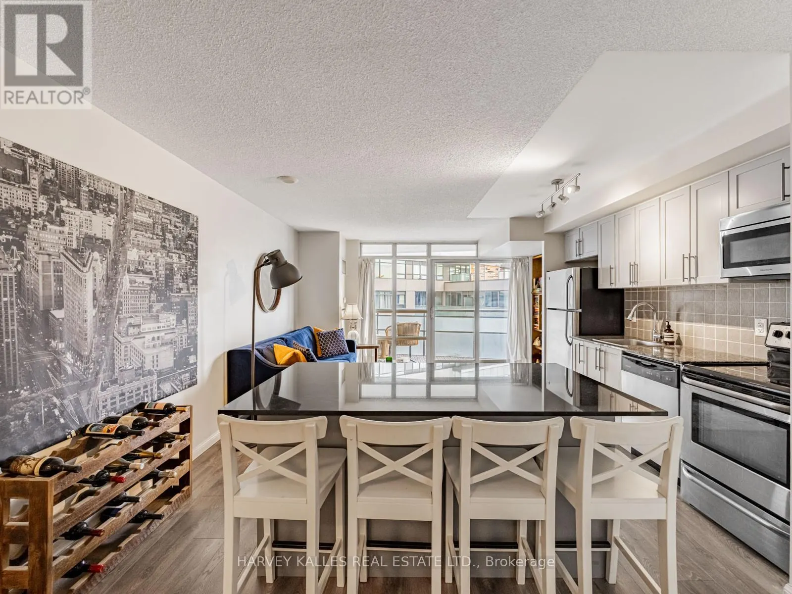 703 - 38 JOE SHUSTER WAY