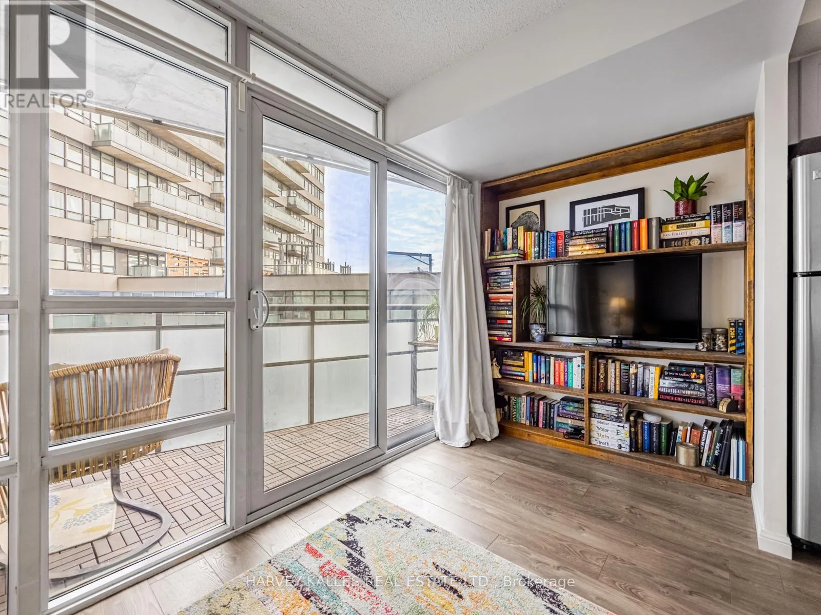 703 - 38 JOE SHUSTER WAY