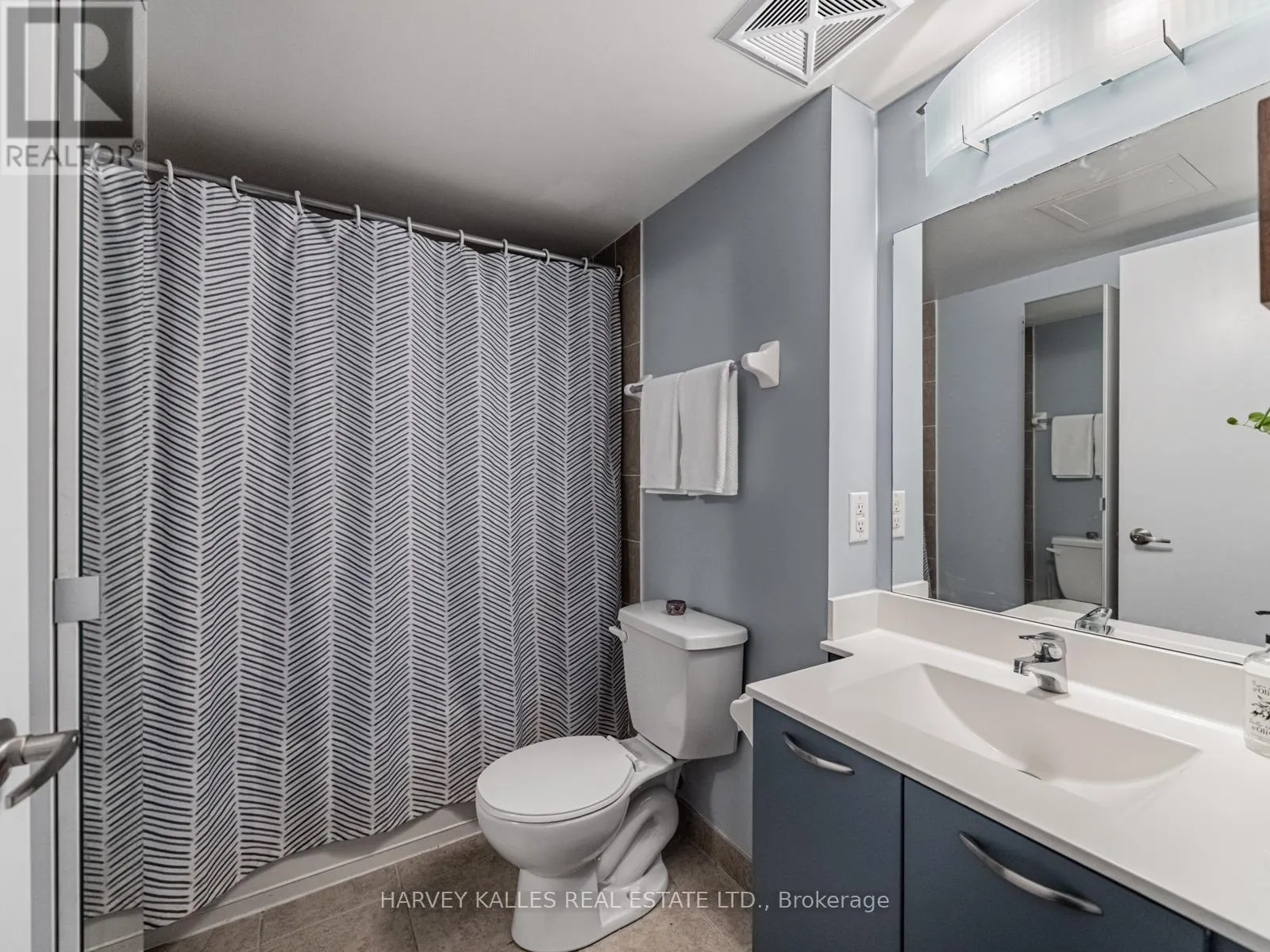 703 - 38 JOE SHUSTER WAY