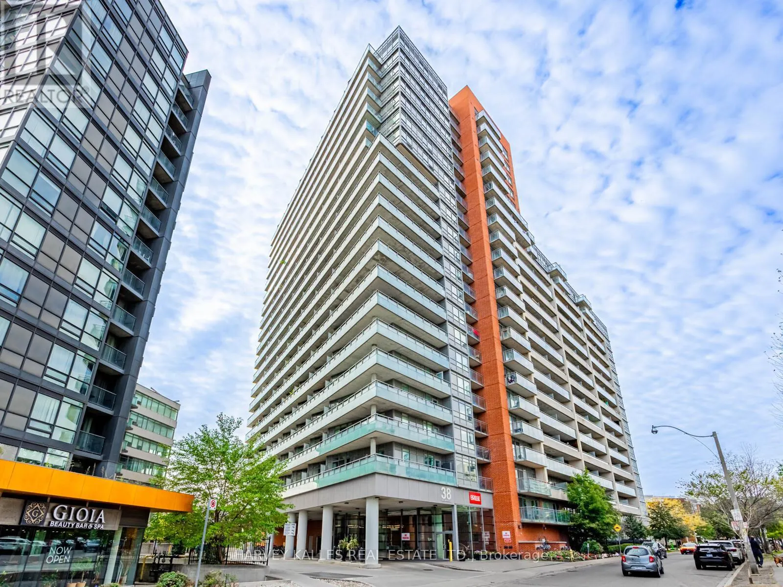 703 - 38 JOE SHUSTER WAY