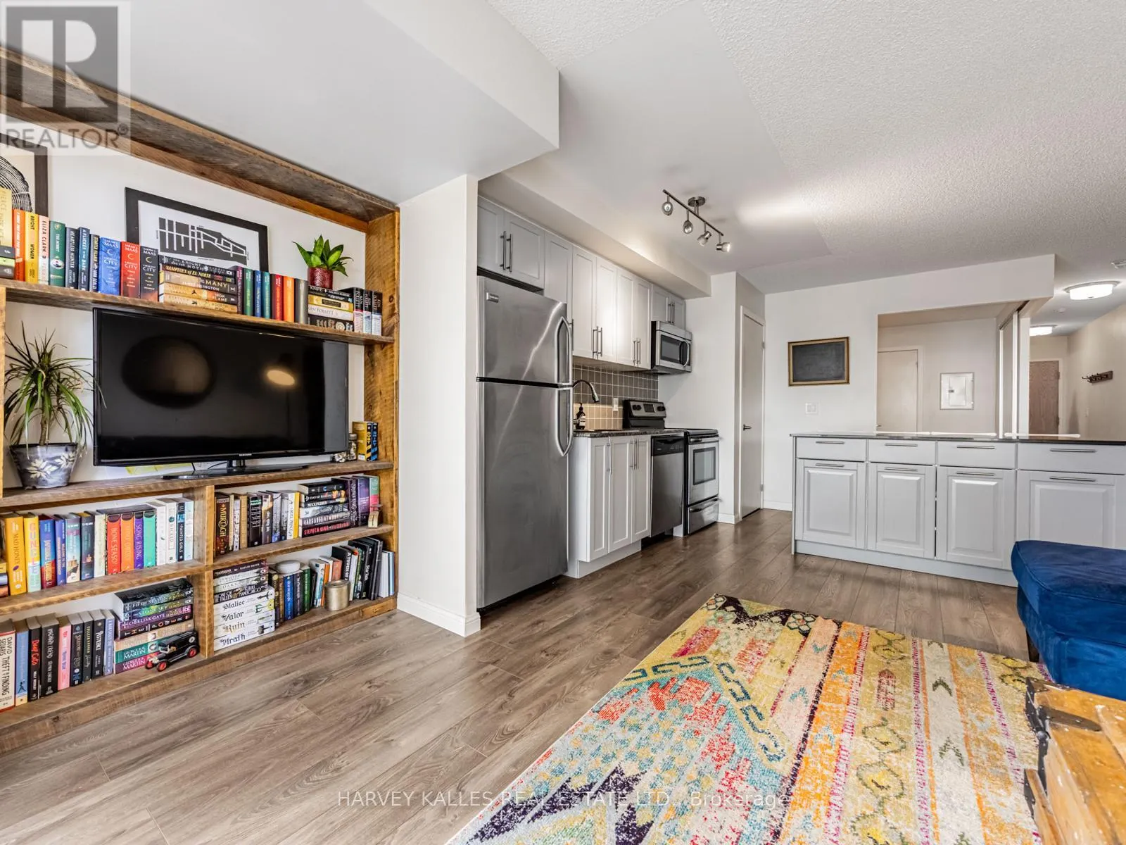 703 - 38 JOE SHUSTER WAY