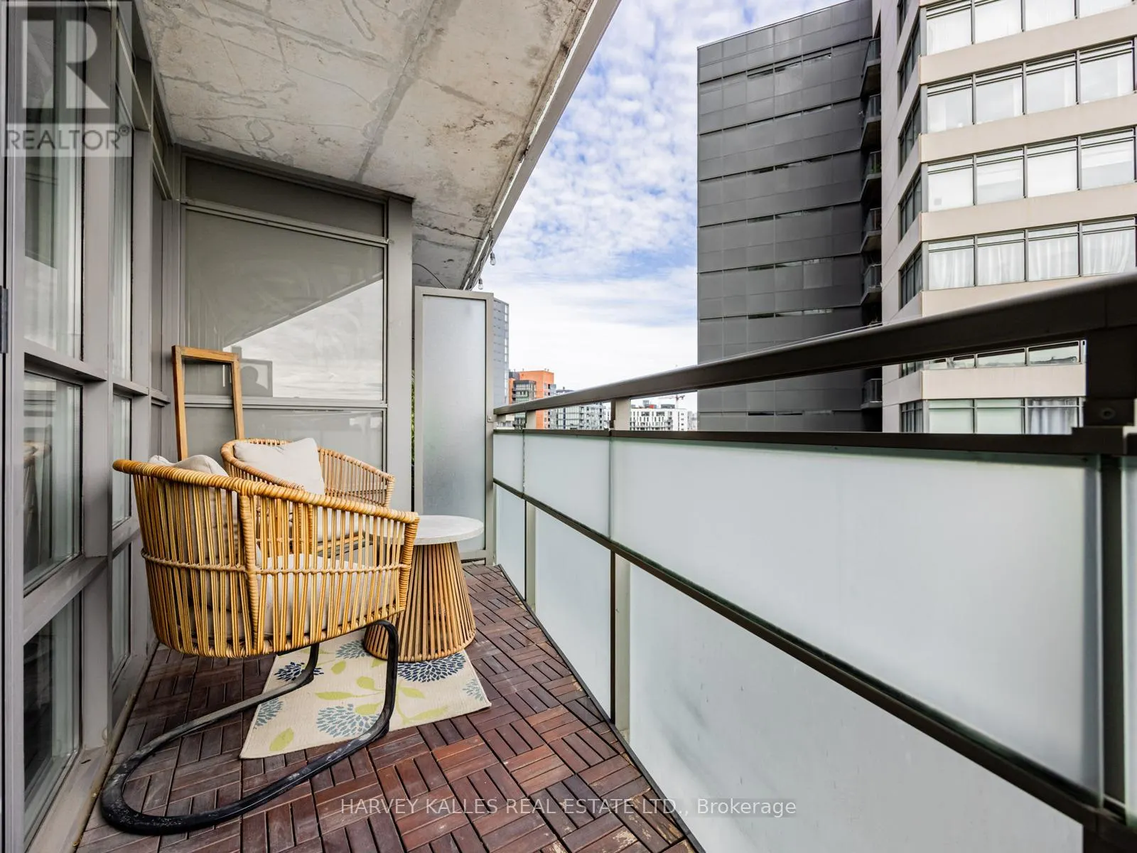 703 - 38 JOE SHUSTER WAY