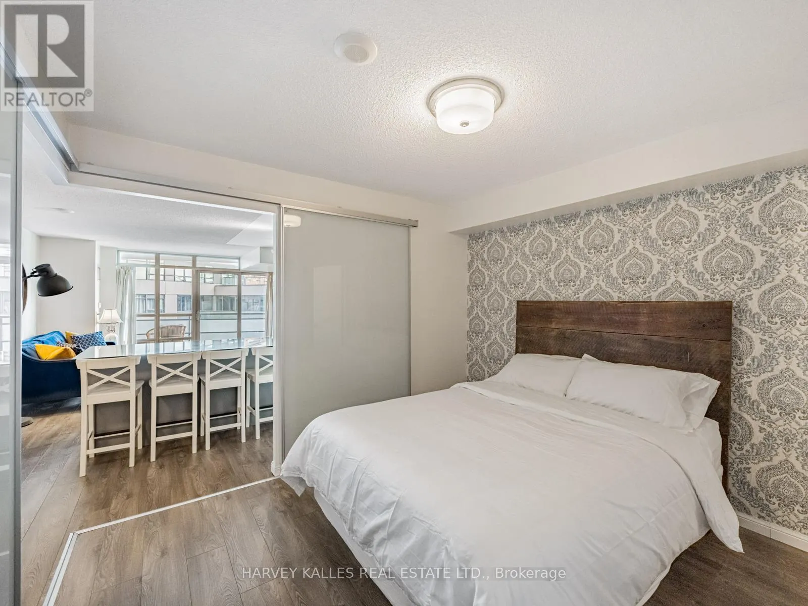703 - 38 JOE SHUSTER WAY