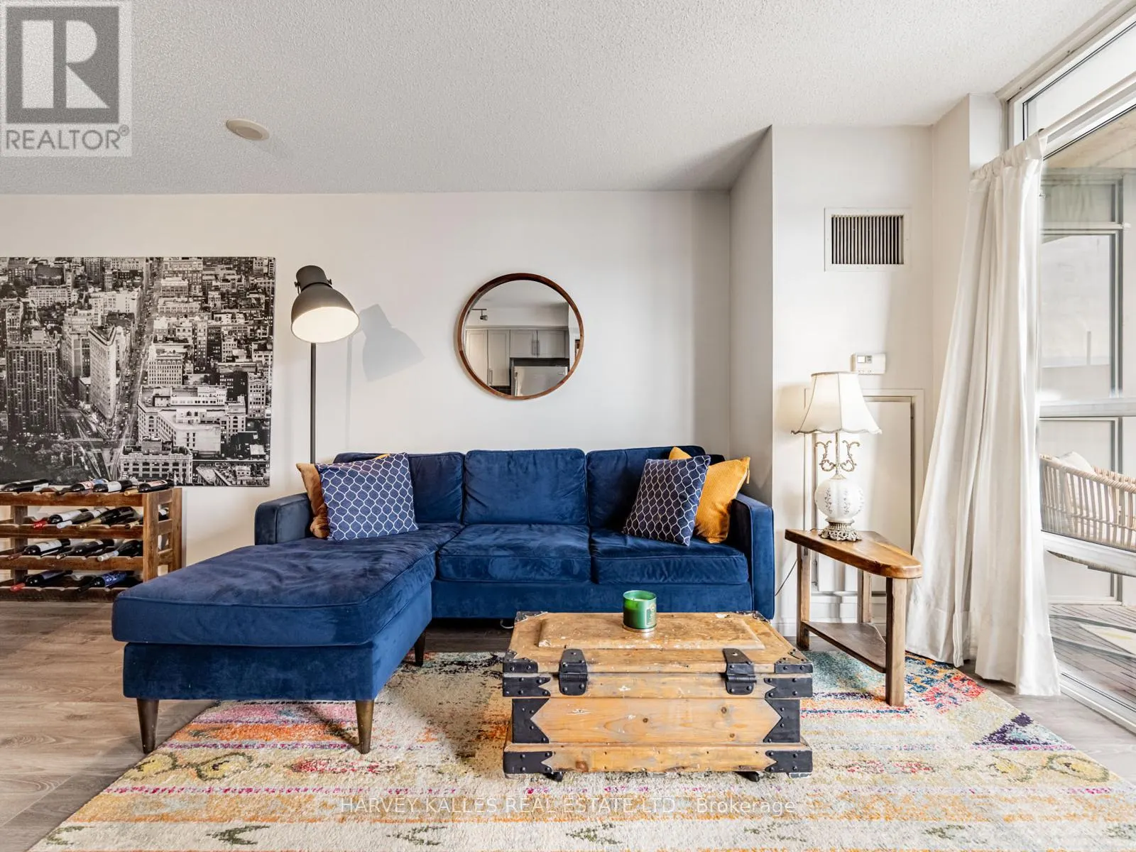 703 - 38 JOE SHUSTER WAY