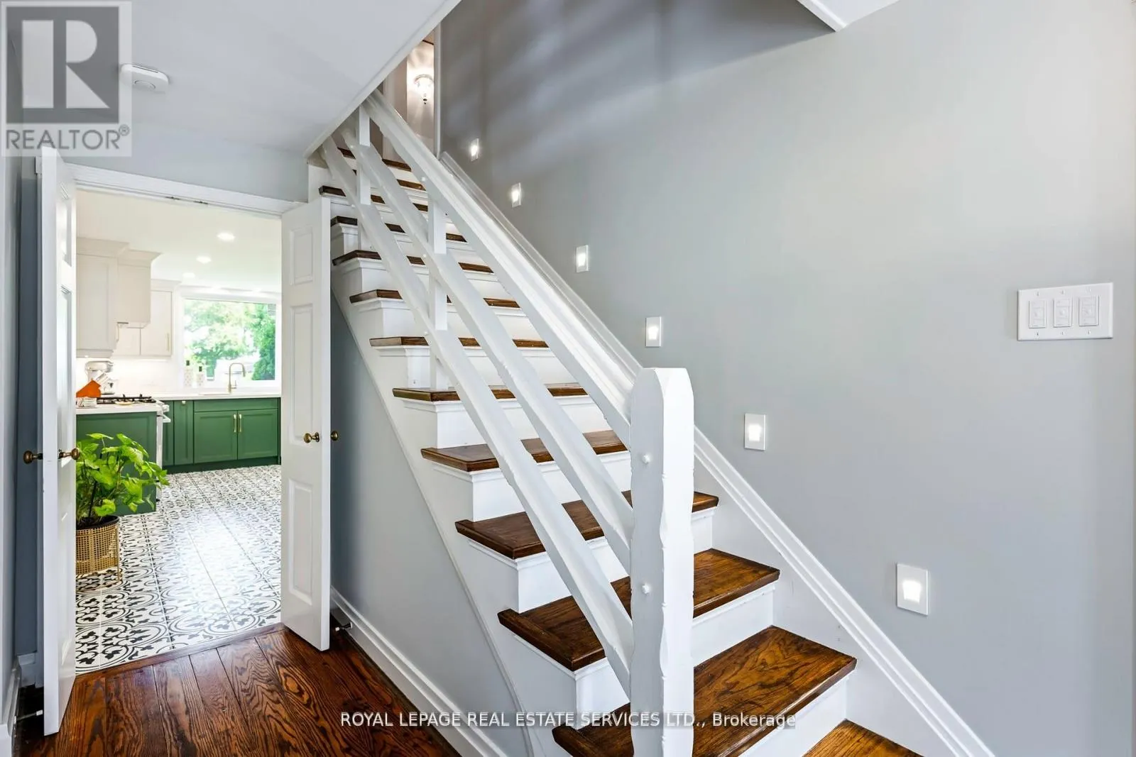 5 PINE RIDGE LANE