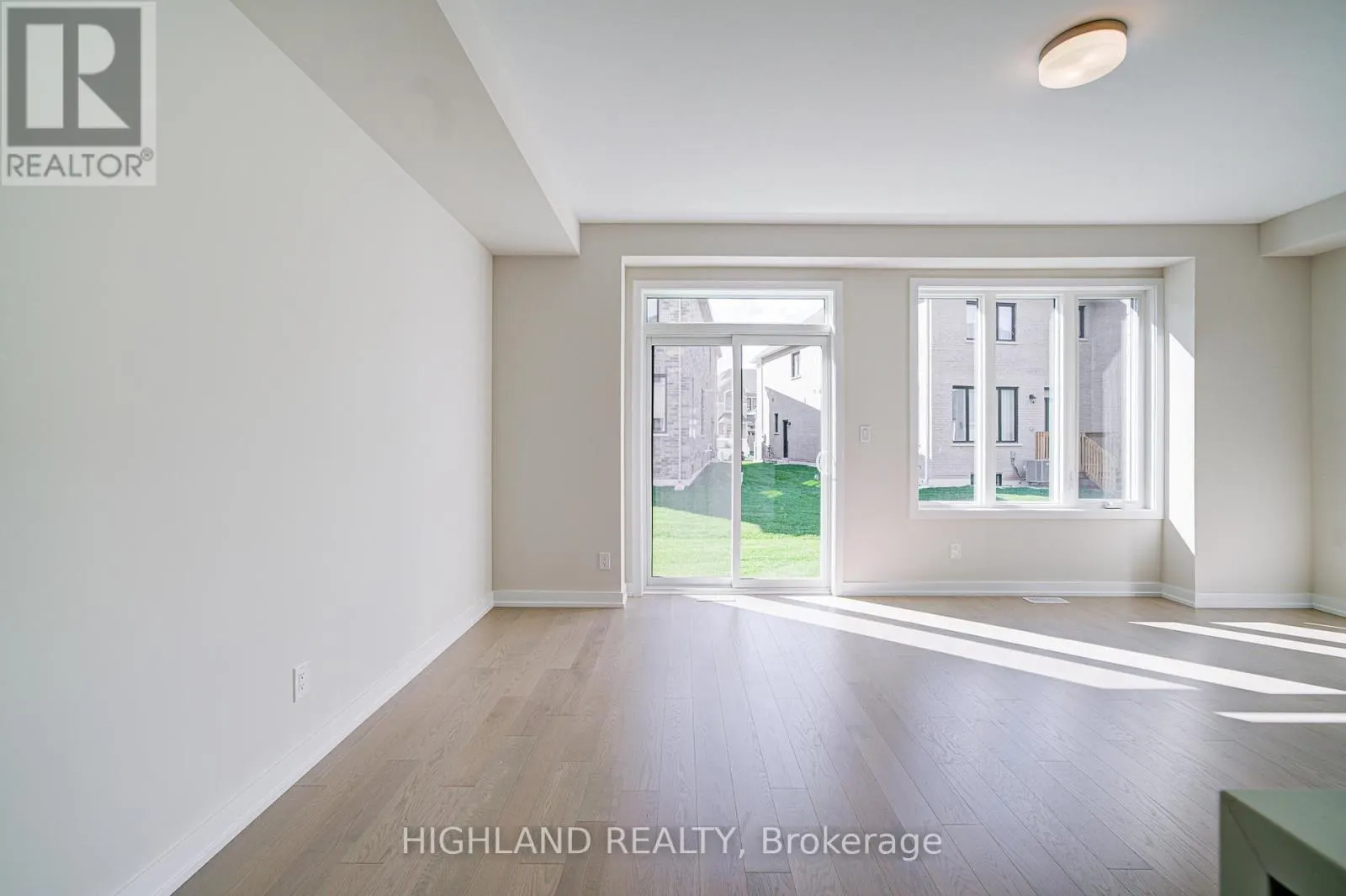 1179 DARTMOUTH CRESCENT