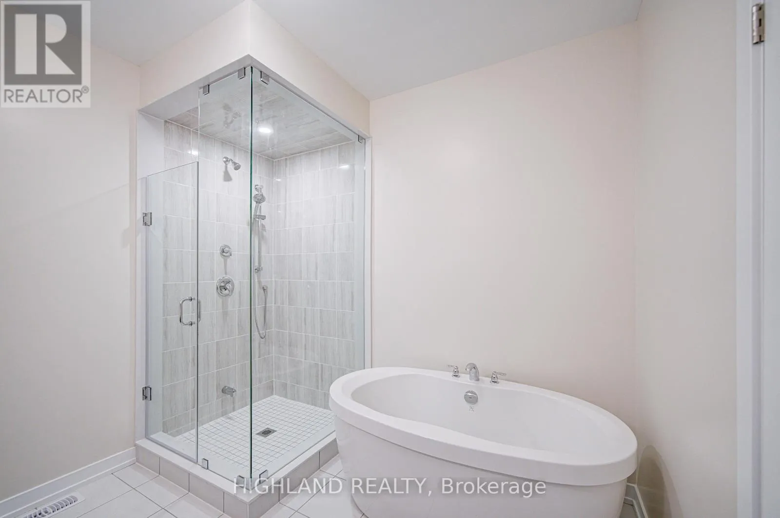 1179 DARTMOUTH CRESCENT