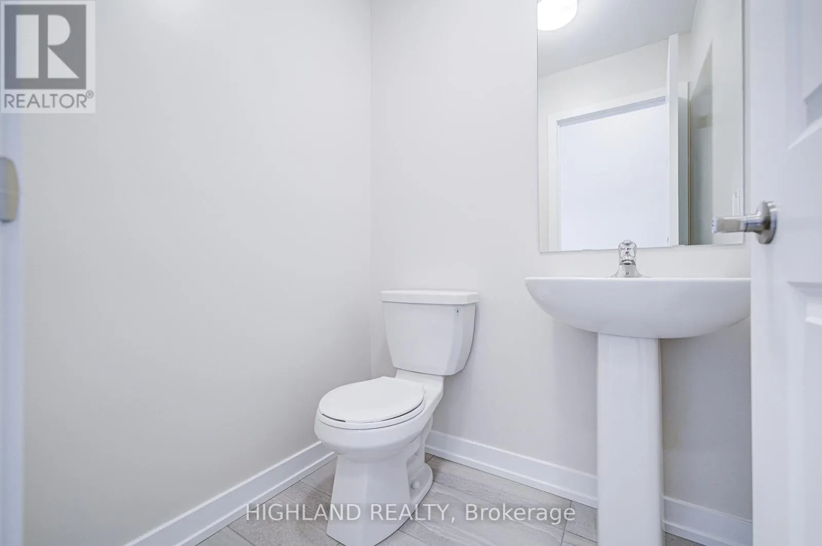 1179 DARTMOUTH CRESCENT