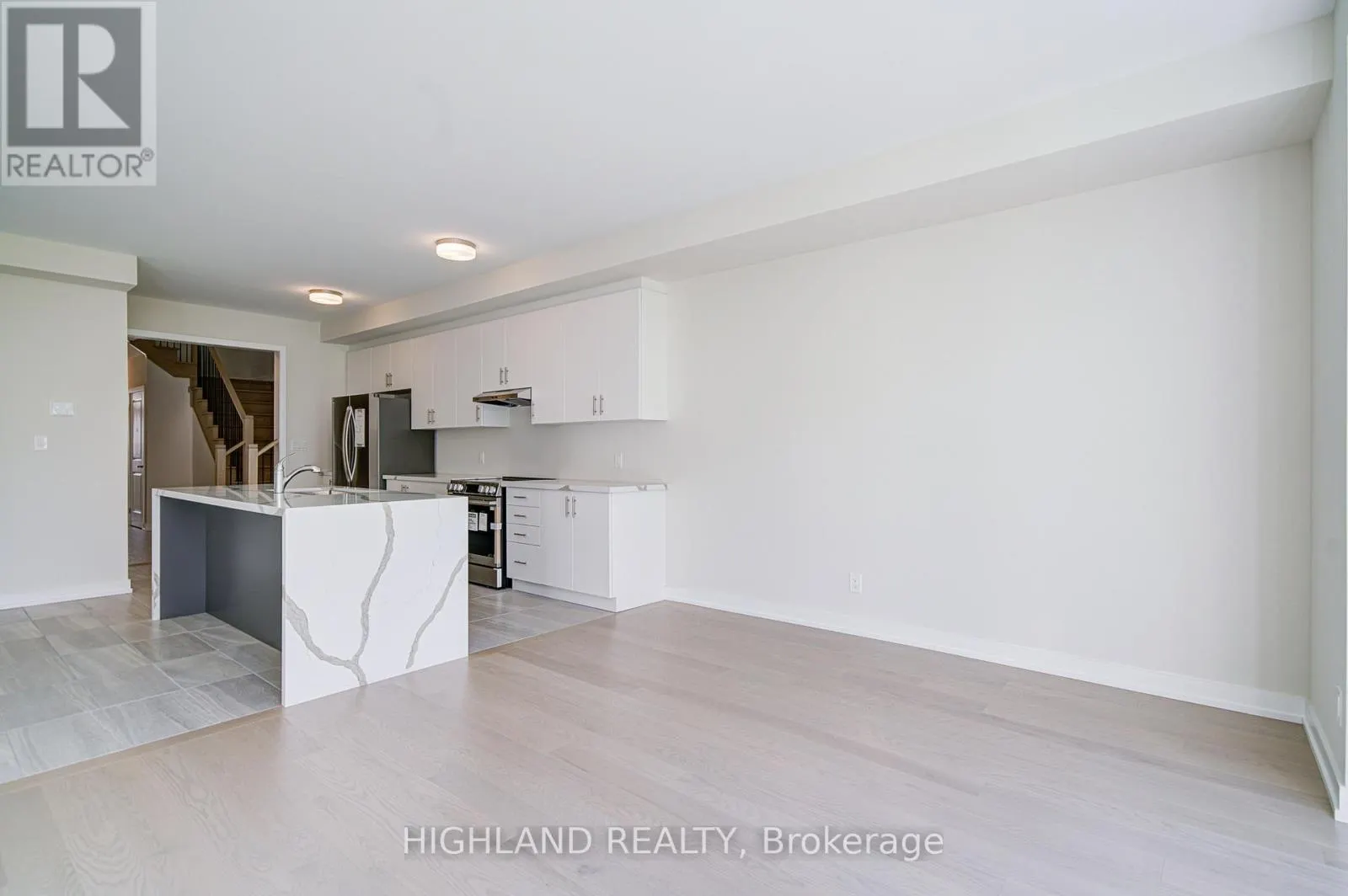 1179 DARTMOUTH CRESCENT