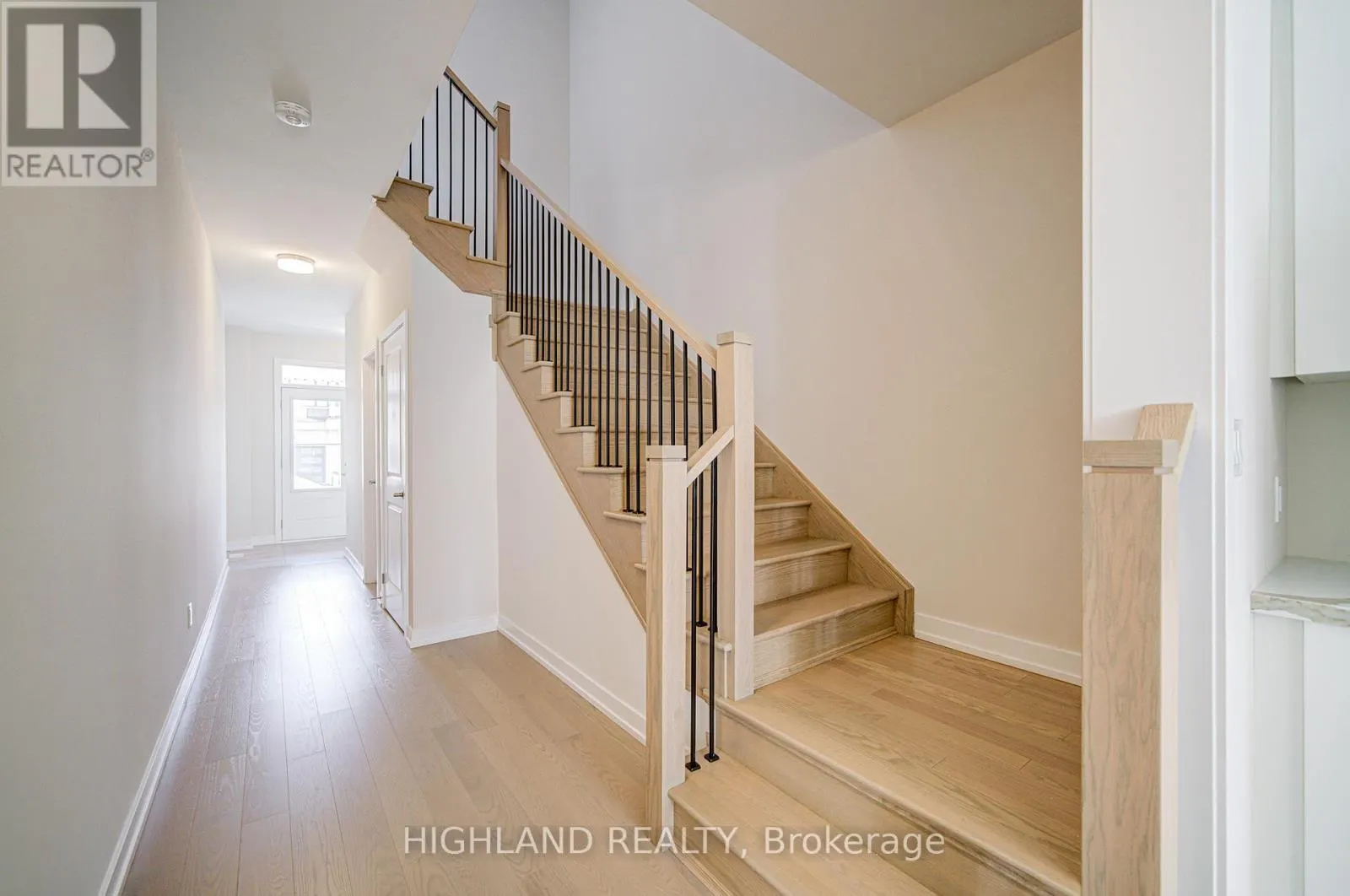1179 DARTMOUTH CRESCENT